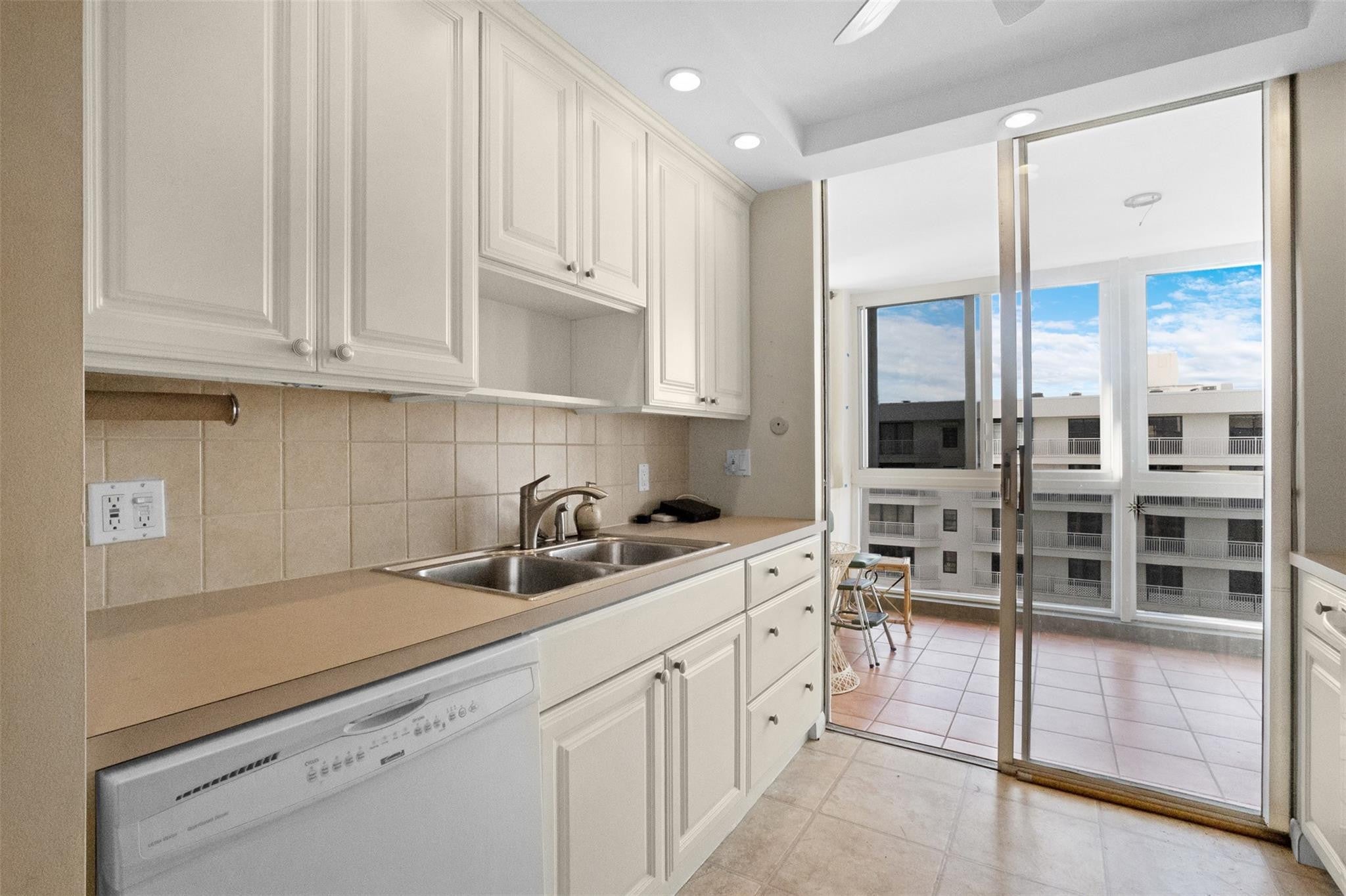 3100 NE 49TH Street 1105