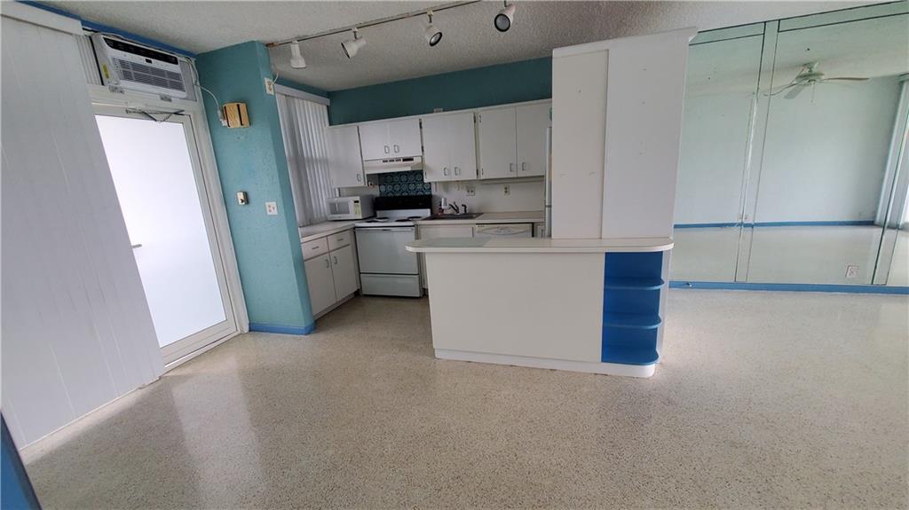 1200 Club - Residential