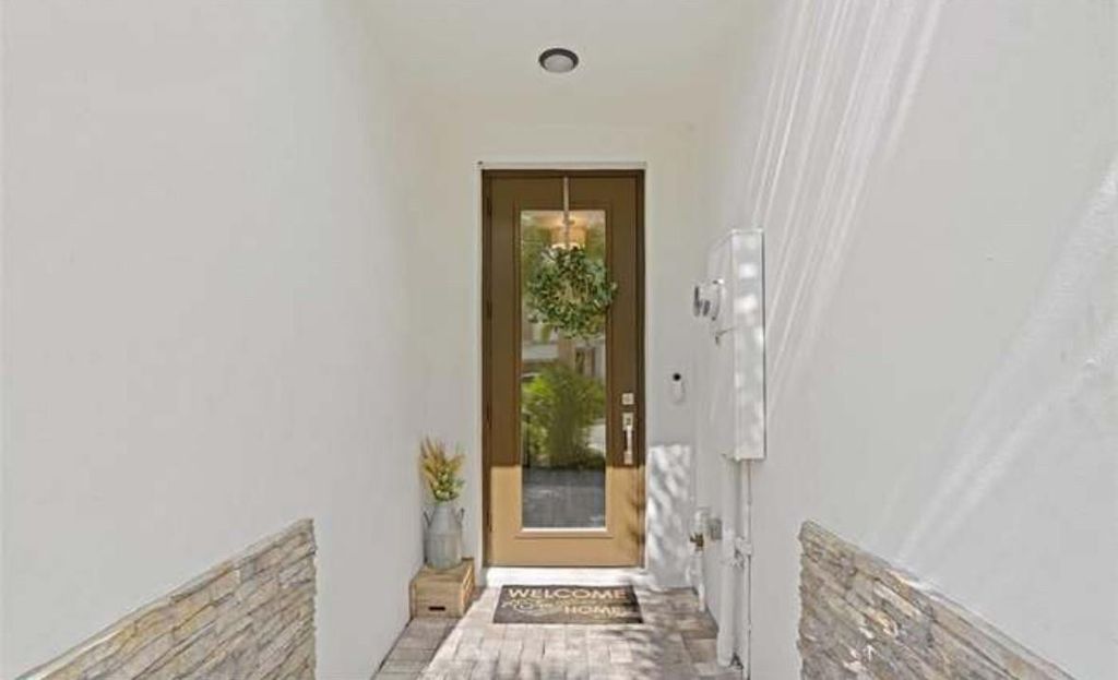 Photo of 4507 E Aqua Bella Lane, Fort Lauderdale, FL 33312 (MLS # F10556067)