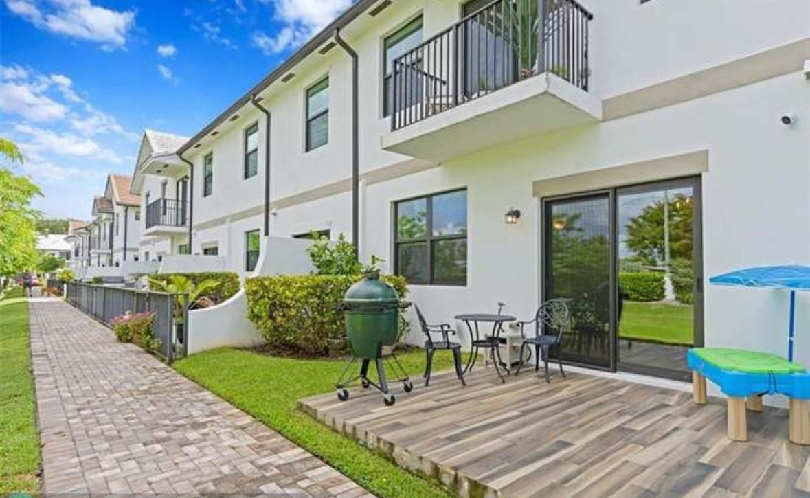 Aqua Bella - Residential Lease