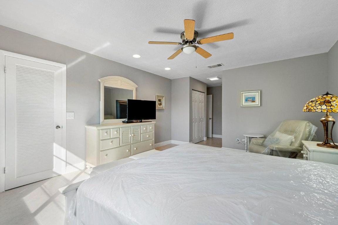 GLADES OF BOCA LAGO CONDO - Residential