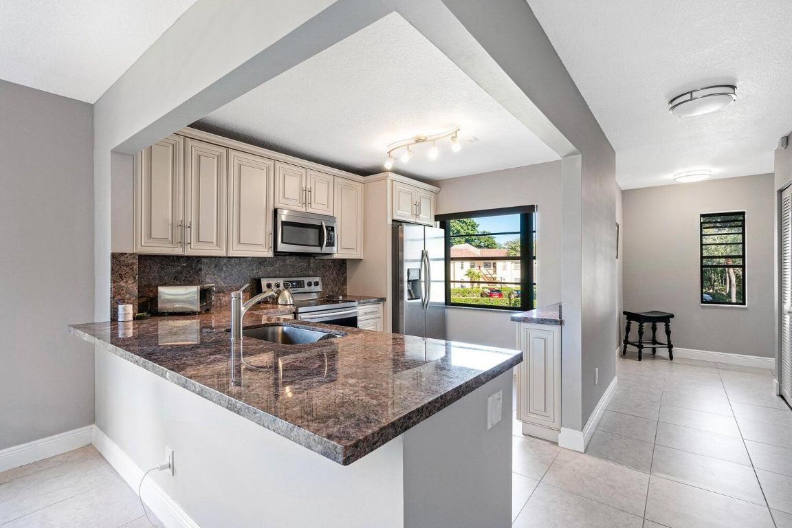 GLADES OF BOCA LAGO CONDO - Residential