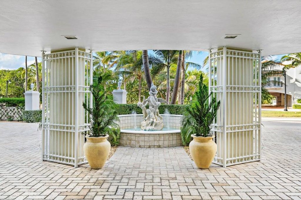 Photo of 100 Royal Palm Way #D1, Palm Beach, FL 33480 (MLS # R11132391)