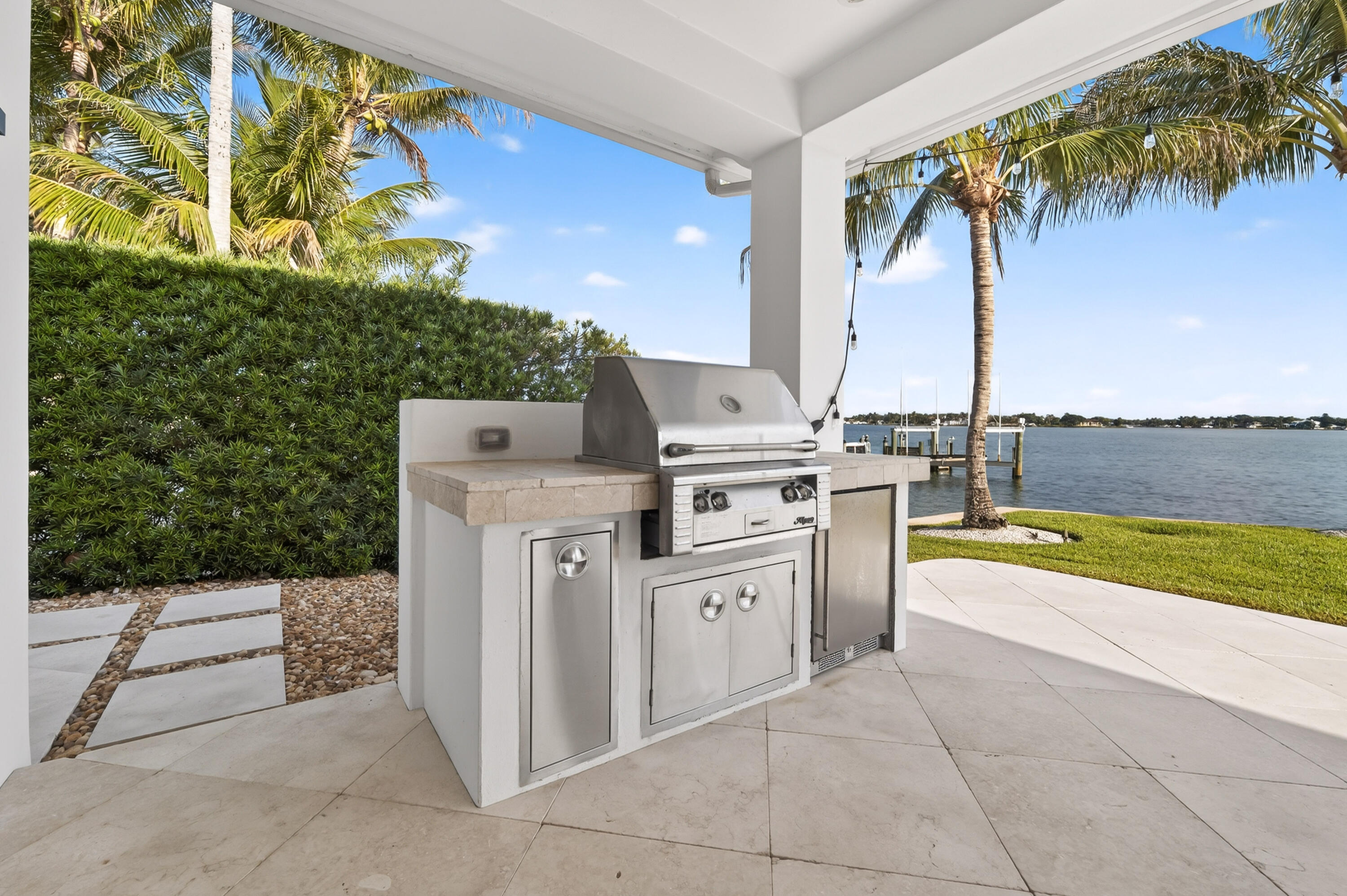 RIO VISTA OF ISLAND SHORES - Residential