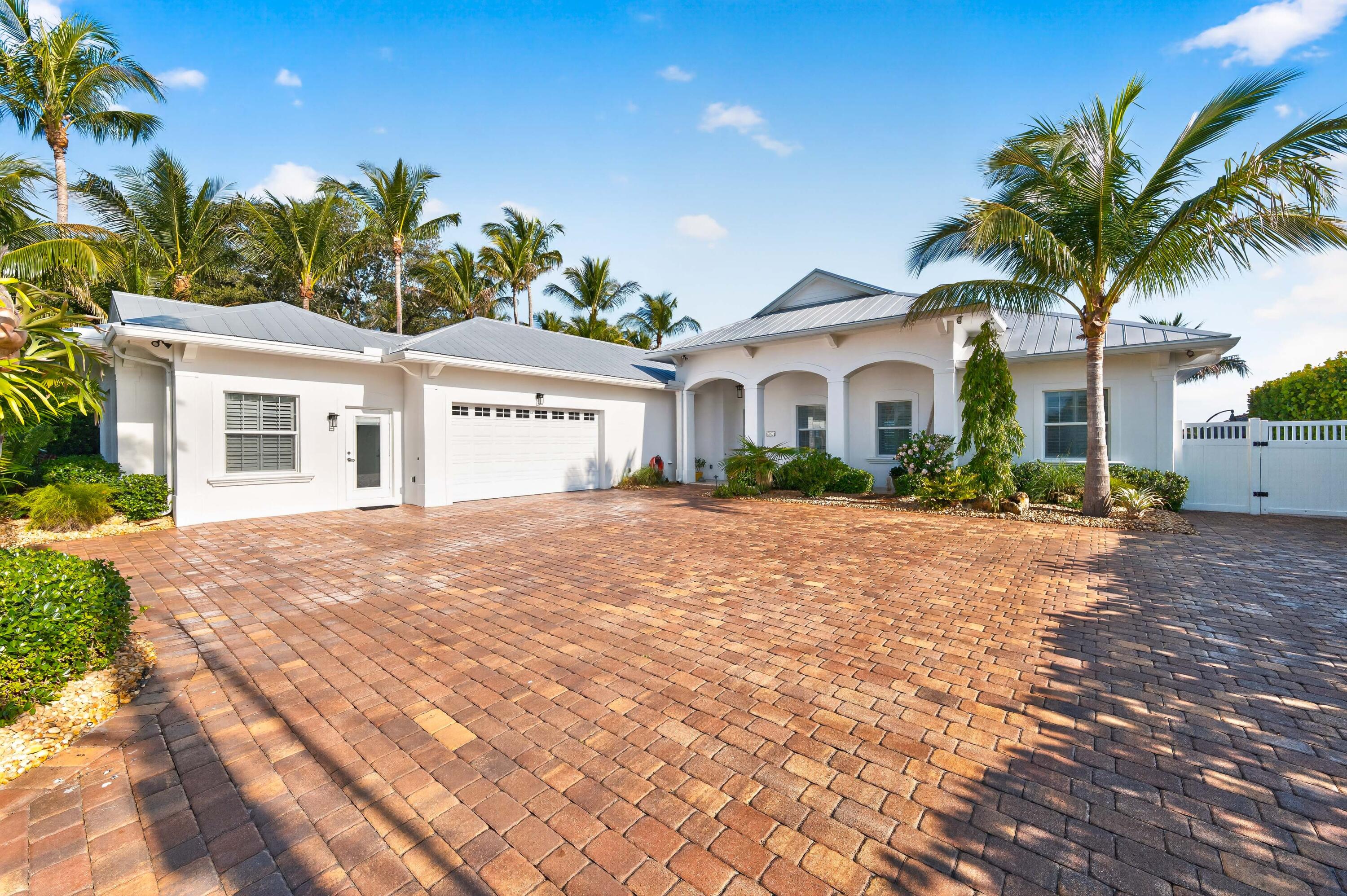 RIO VISTA OF ISLAND SHORES - Residential