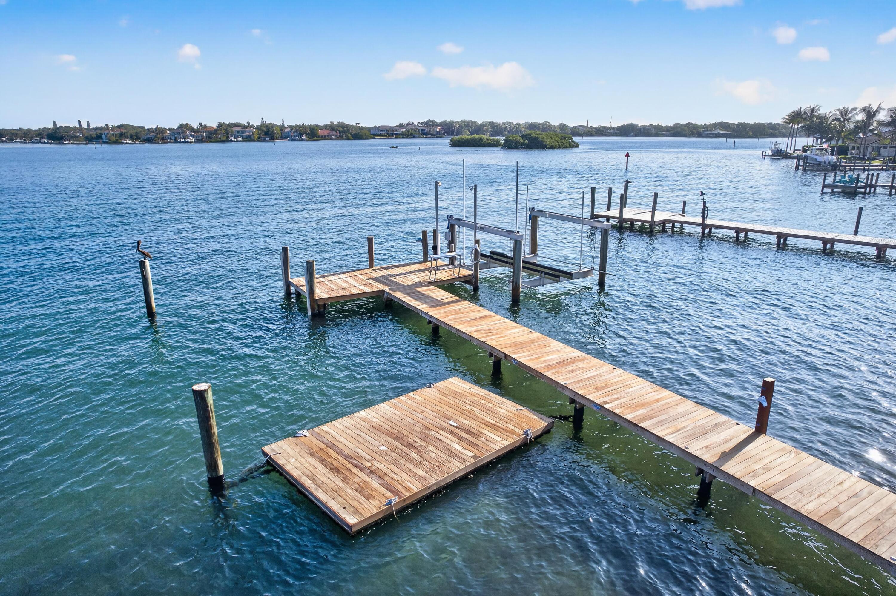 RIO VISTA OF ISLAND SHORES - Residential
