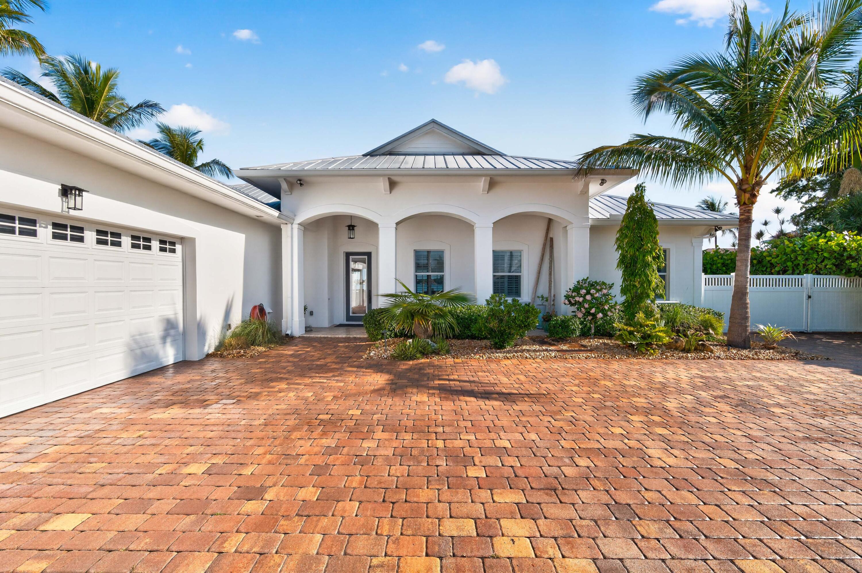 RIO VISTA OF ISLAND SHORES - Residential