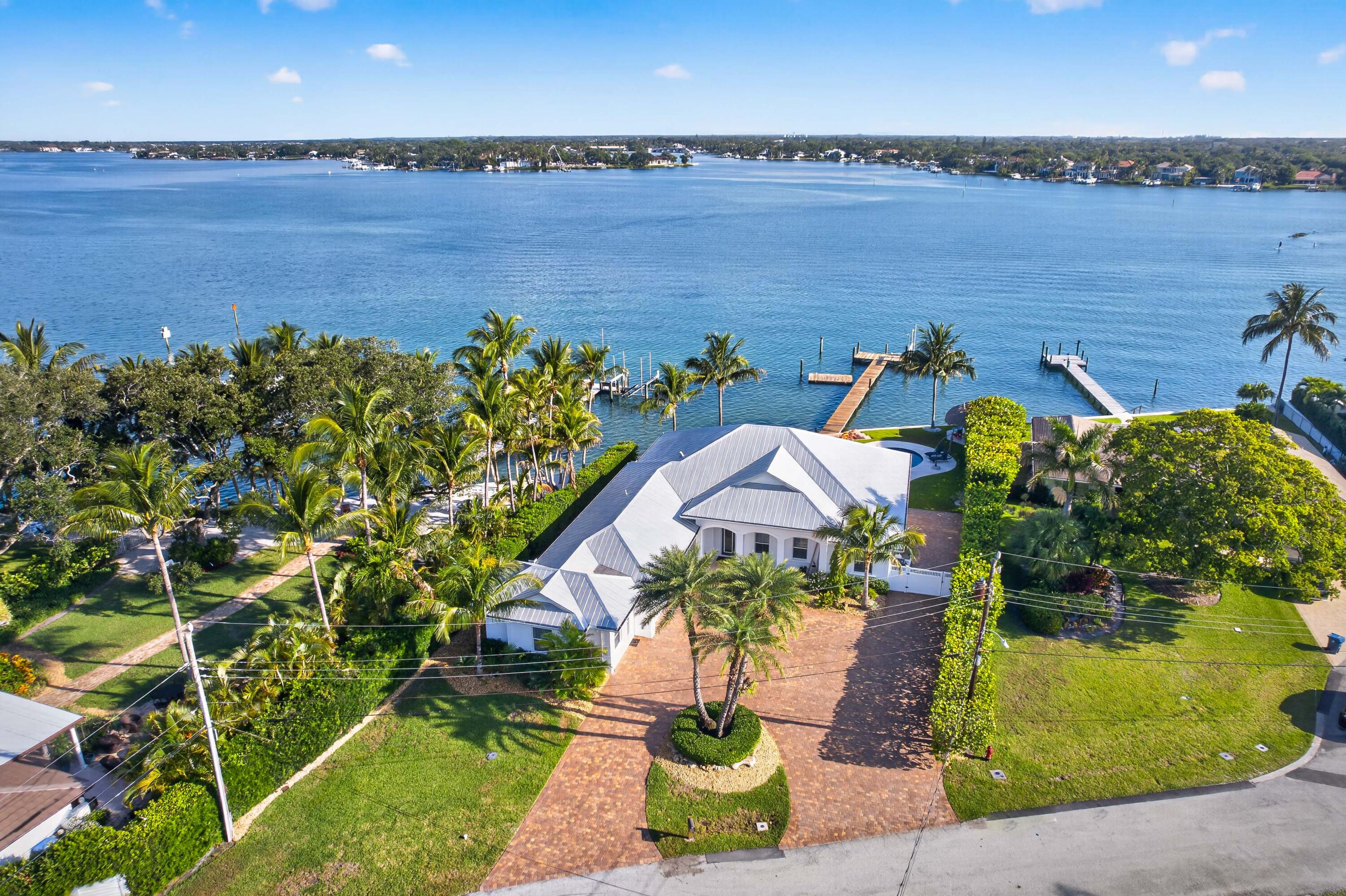RIO VISTA OF ISLAND SHORES - Residential