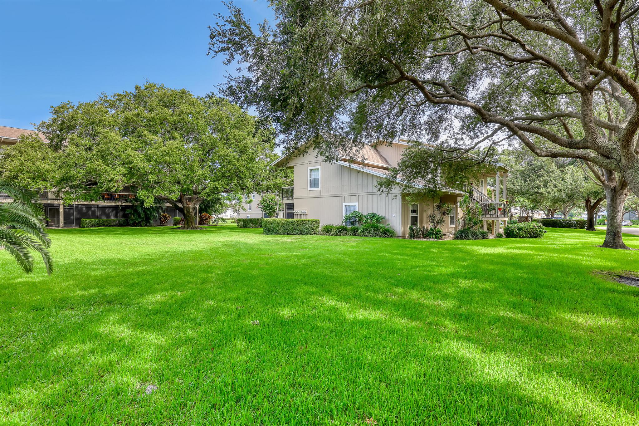 18390 SE Wood Haven Lane E, Jupiter, FL, 33469/$260,000 1 18390 SE Wood Haven Lane E