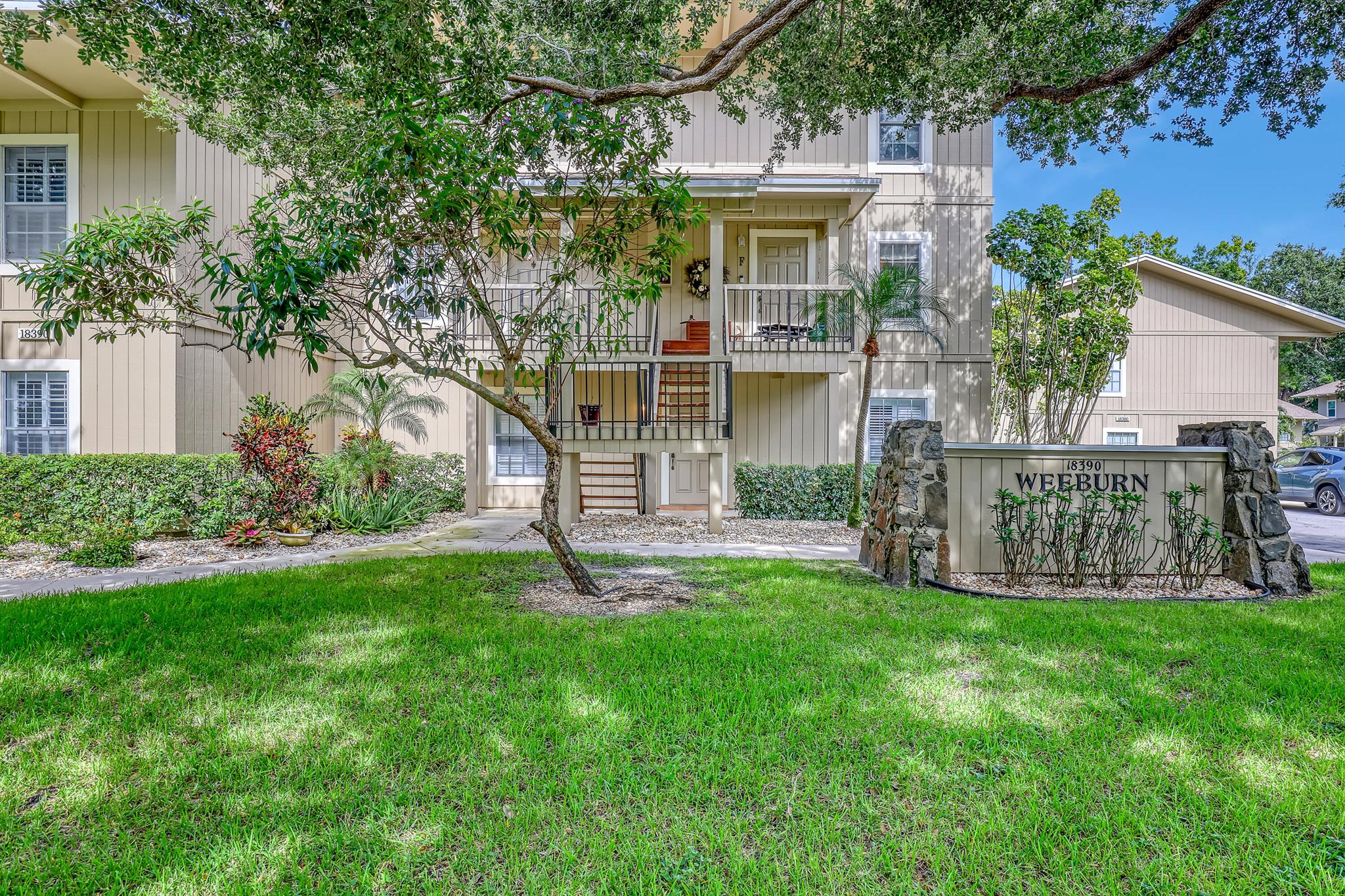 18390 SE Wood Haven Lane E, Jupiter, FL, 33469/$260,000 4 18390 SE Wood Haven Lane E