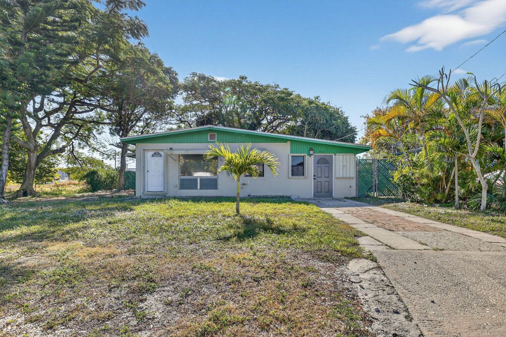 Photo of 501 Emil Drive, Fort Pierce, FL 34982 (MLS # R11152473)