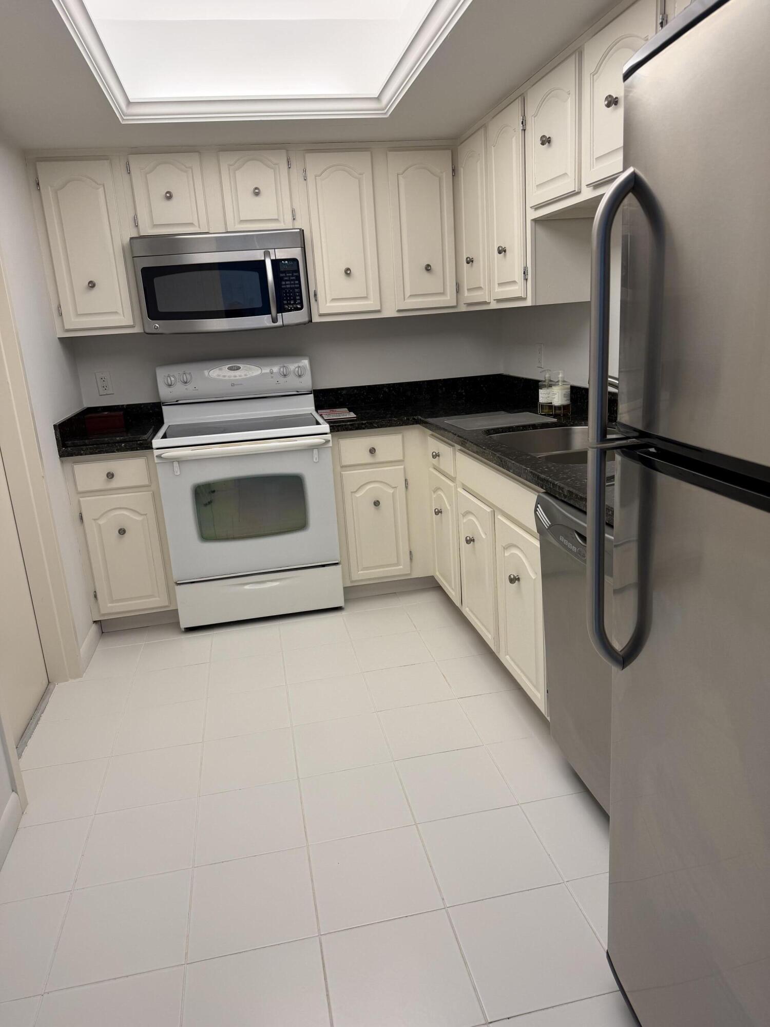 WILLOW WOOD MIDRISE II CONDO - Residential Lease