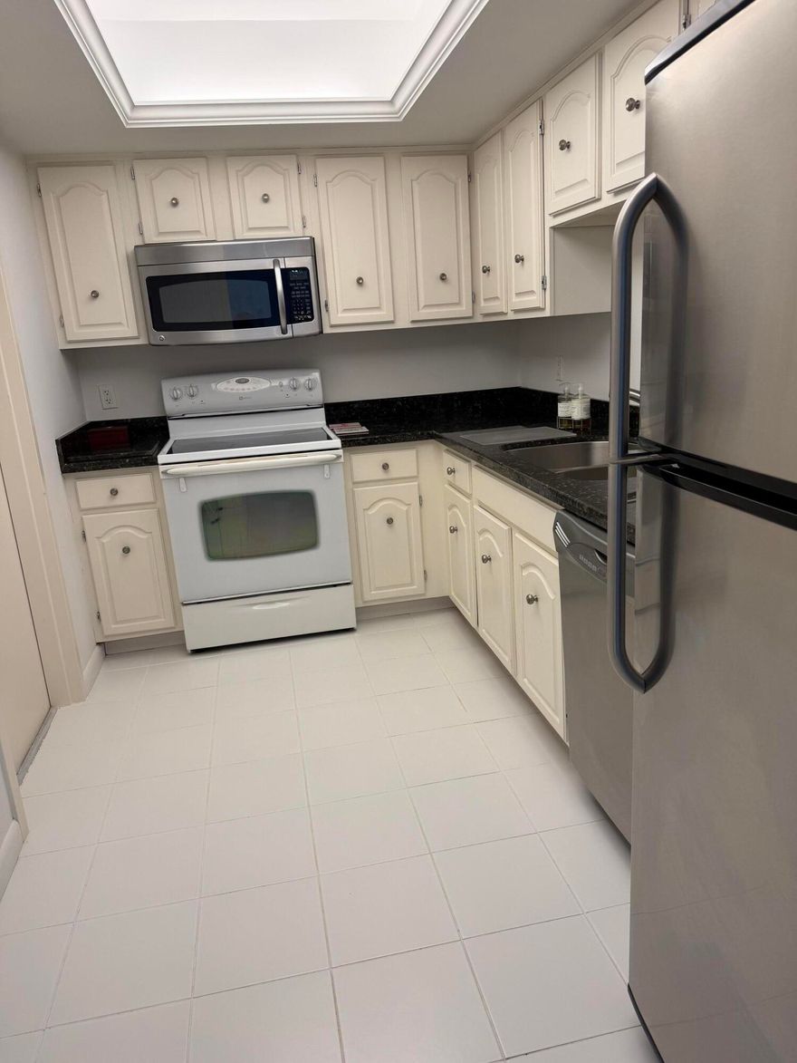 Great view. Comfortable 2/2 NO MEMBERSHIP. 6 month rental with the possibility of longer. Partially furnished.  No second bedroom furniture. No membership available.