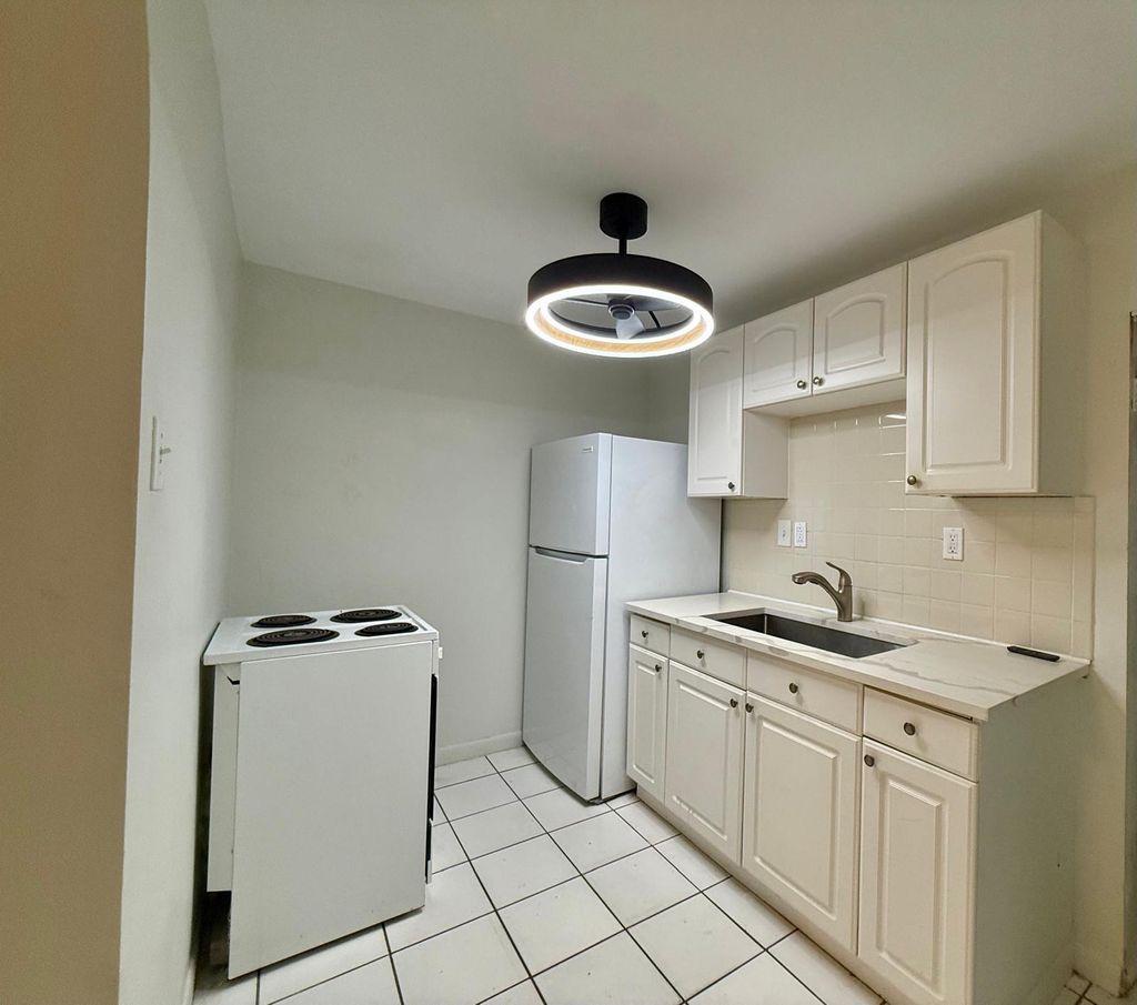 Photo of 1215 NE 17th Avenue #Unit 5, Fort Lauderdale, FL 33304 (MLS # B26003997)