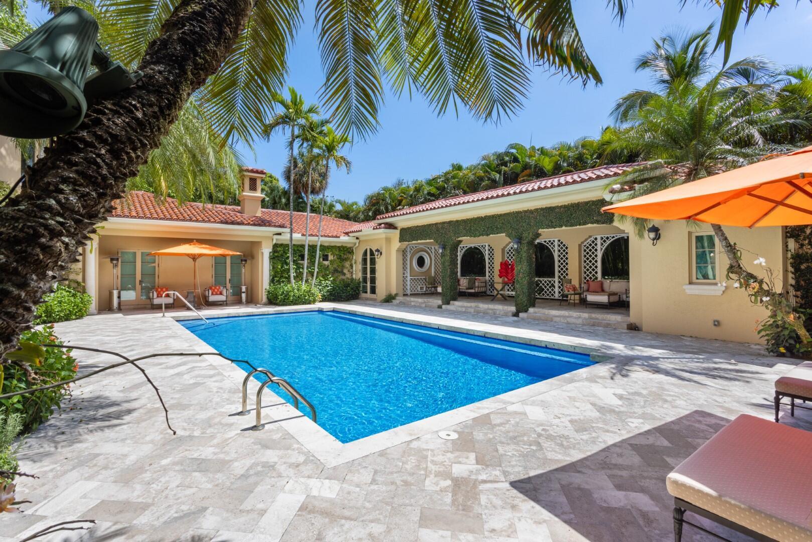 226 Via Las Brisas