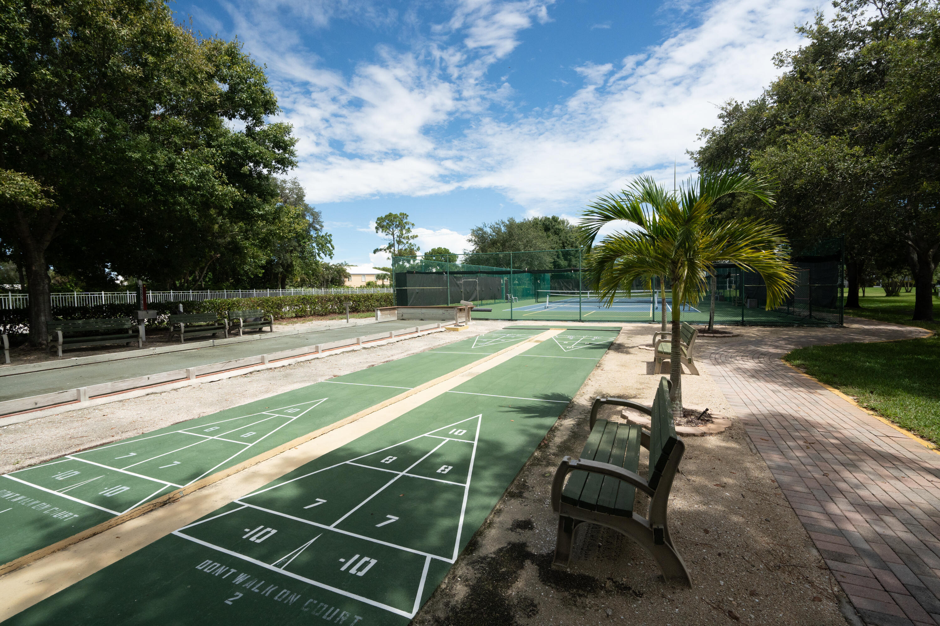 LITTLE CLUB - Residential