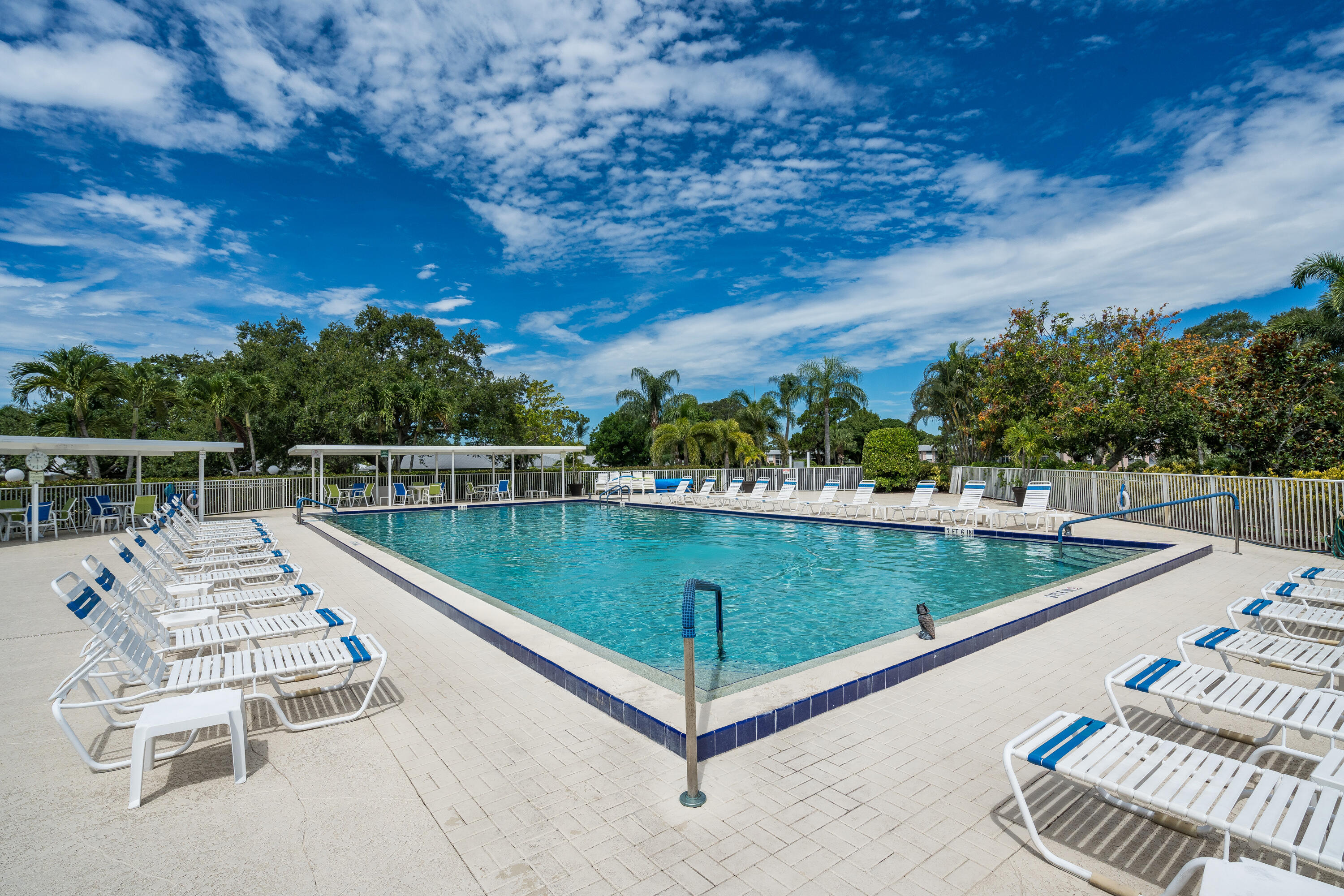 LITTLE CLUB - Residential