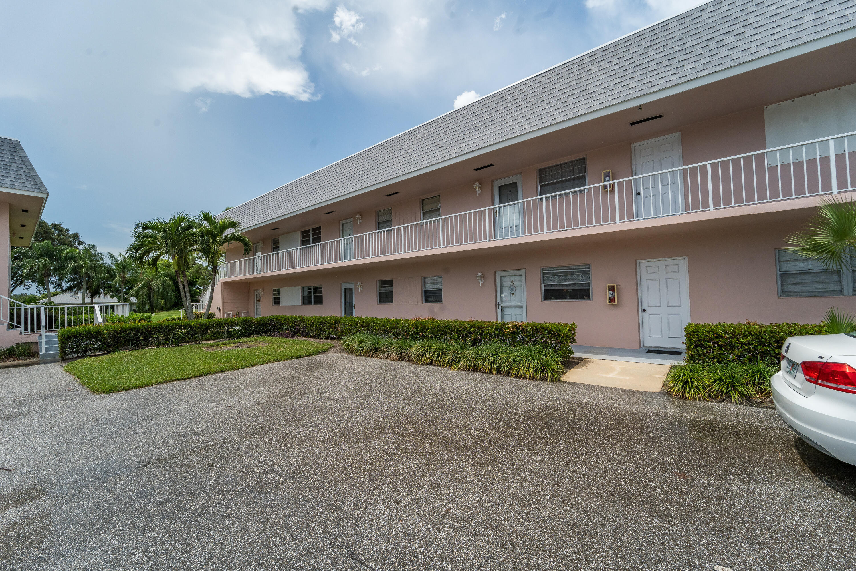 LITTLE CLUB - Residential