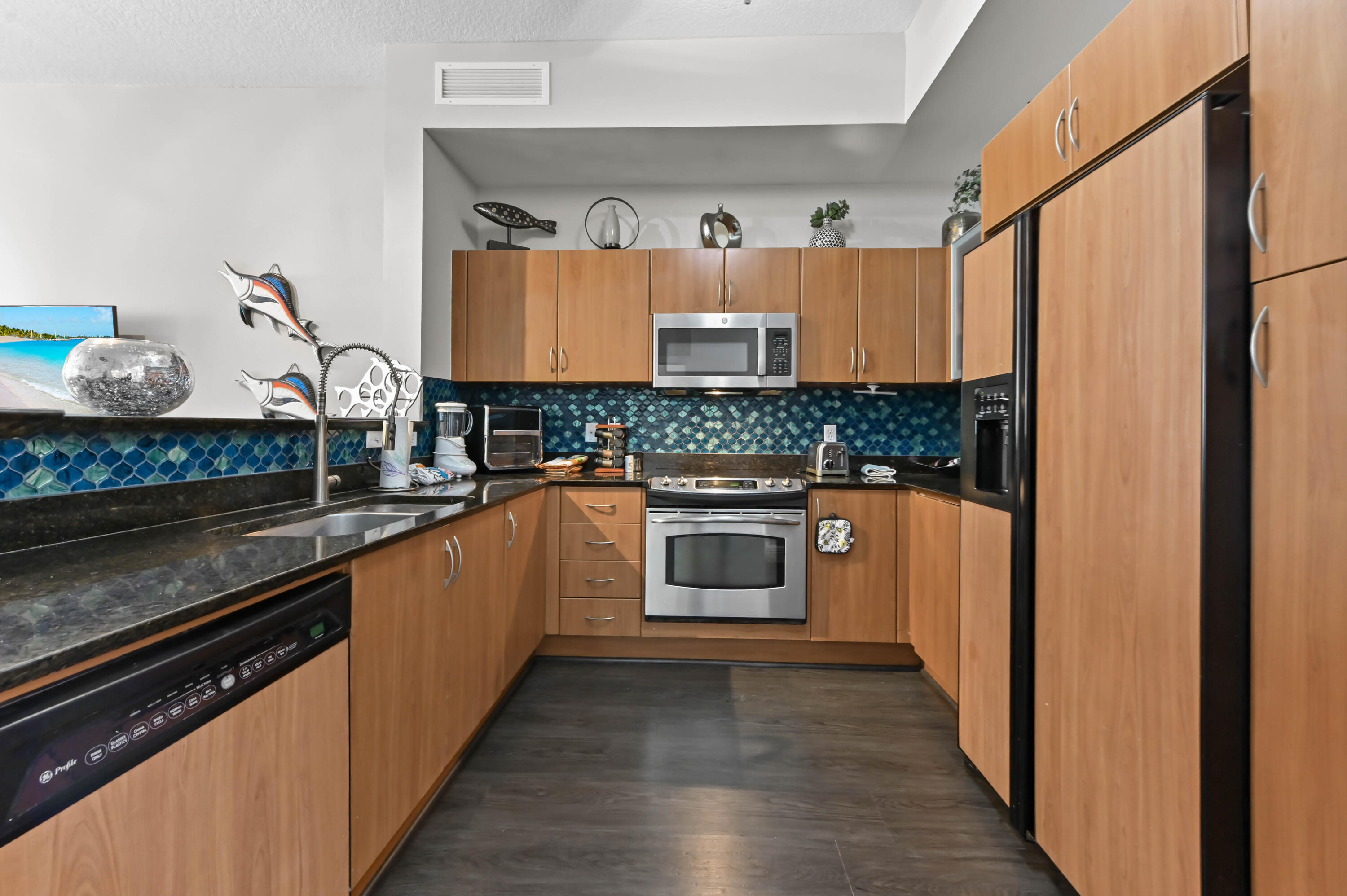 804 E Windward Way 120