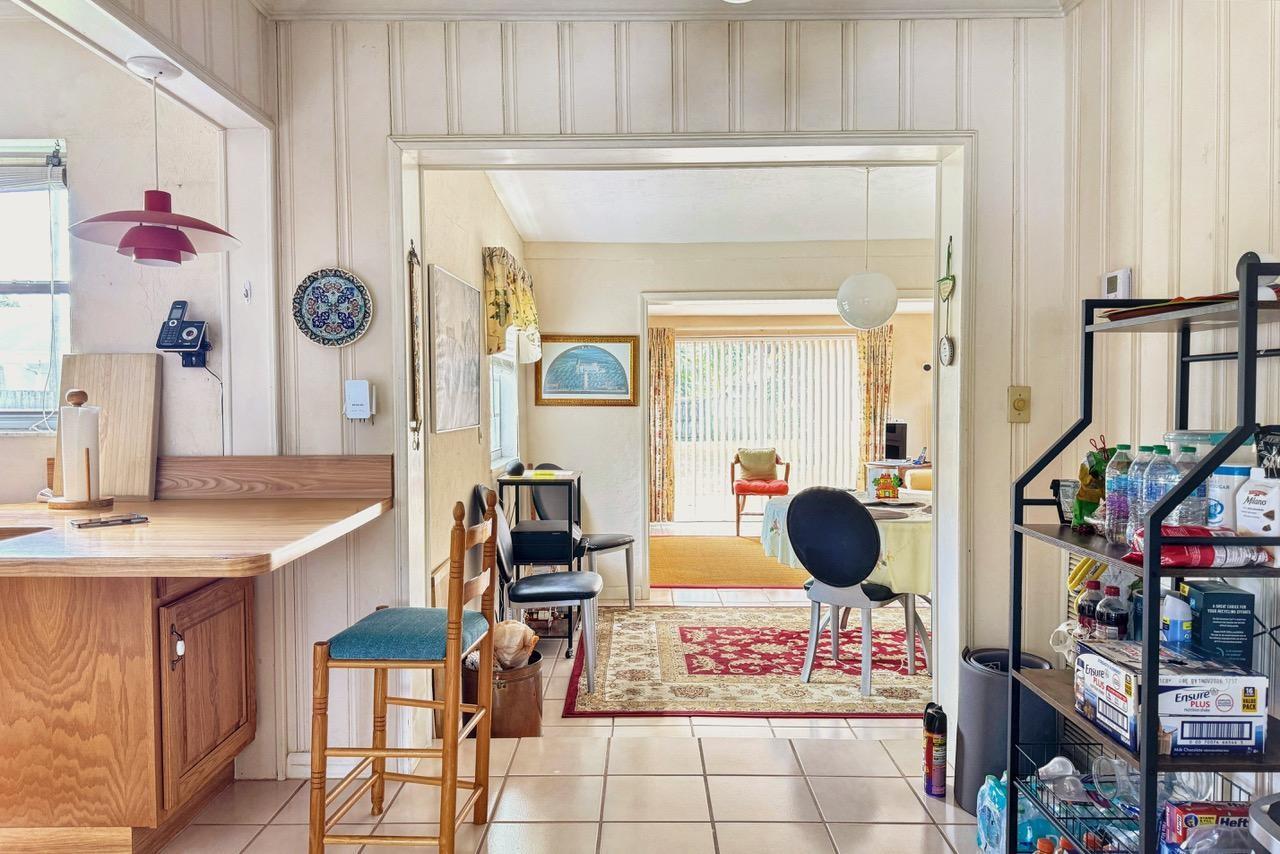 HOLLYWOOD LITTLE RANCHES - Residential