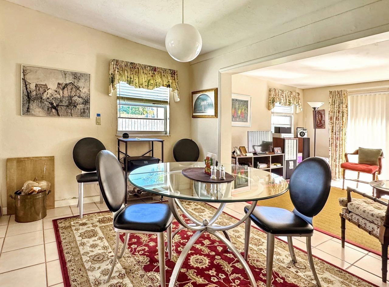 HOLLYWOOD LITTLE RANCHES - Residential