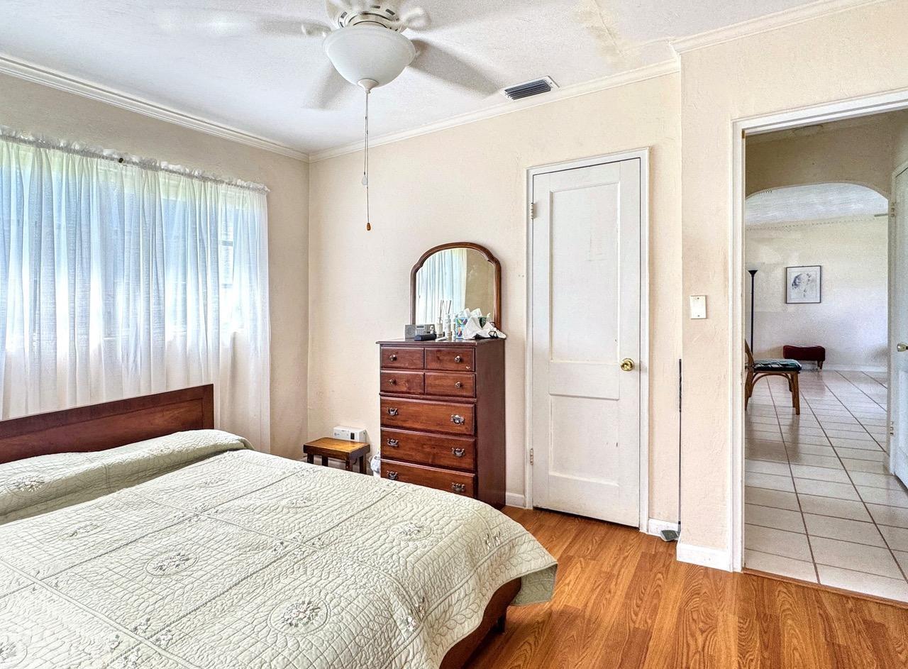 HOLLYWOOD LITTLE RANCHES - Residential