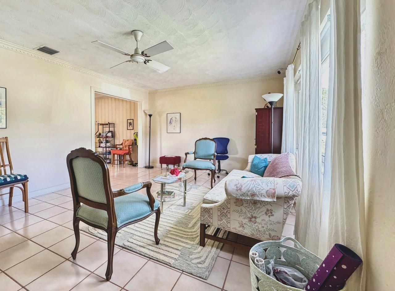 HOLLYWOOD LITTLE RANCHES - Residential
