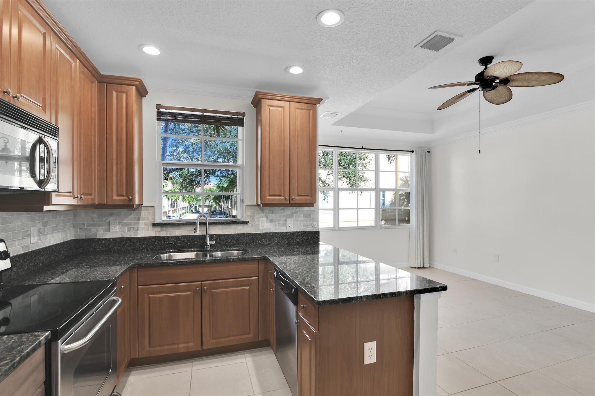 HARBOUR OAKS - Residential Lease