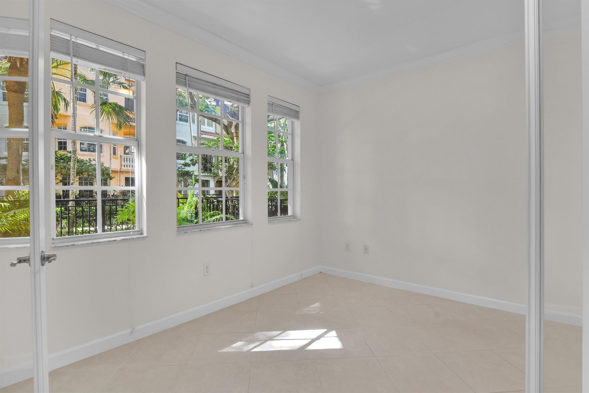 HARBOUR OAKS - Residential Lease