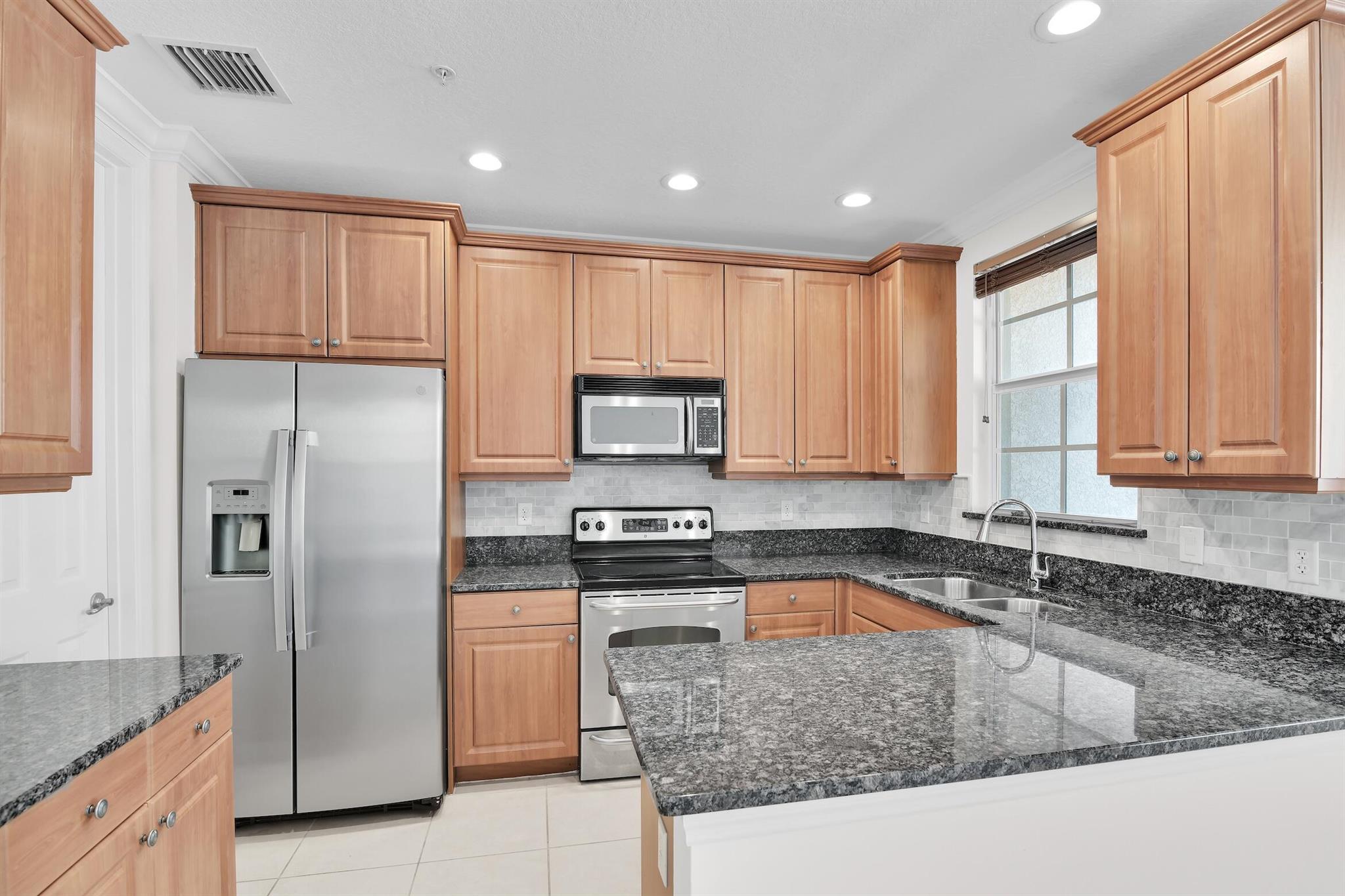 HARBOUR OAKS - Residential Lease