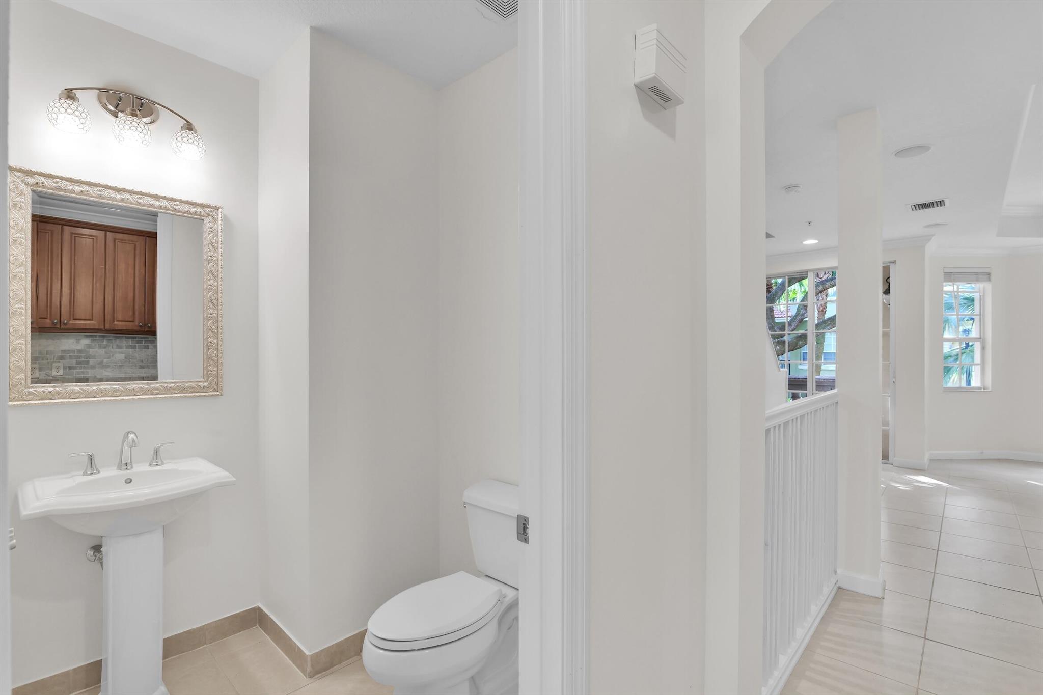 HARBOUR OAKS - Residential Lease