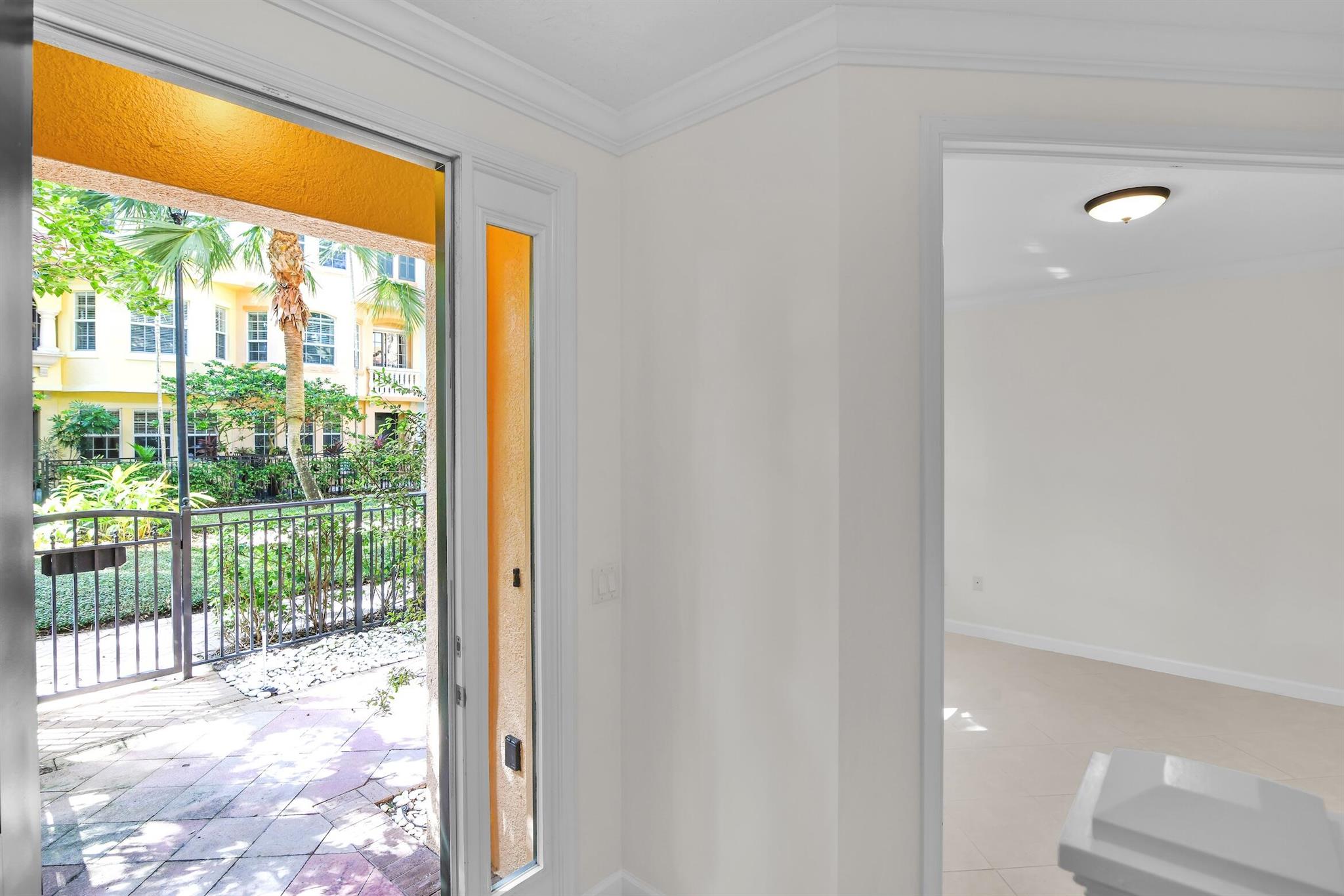 HARBOUR OAKS - Residential Lease