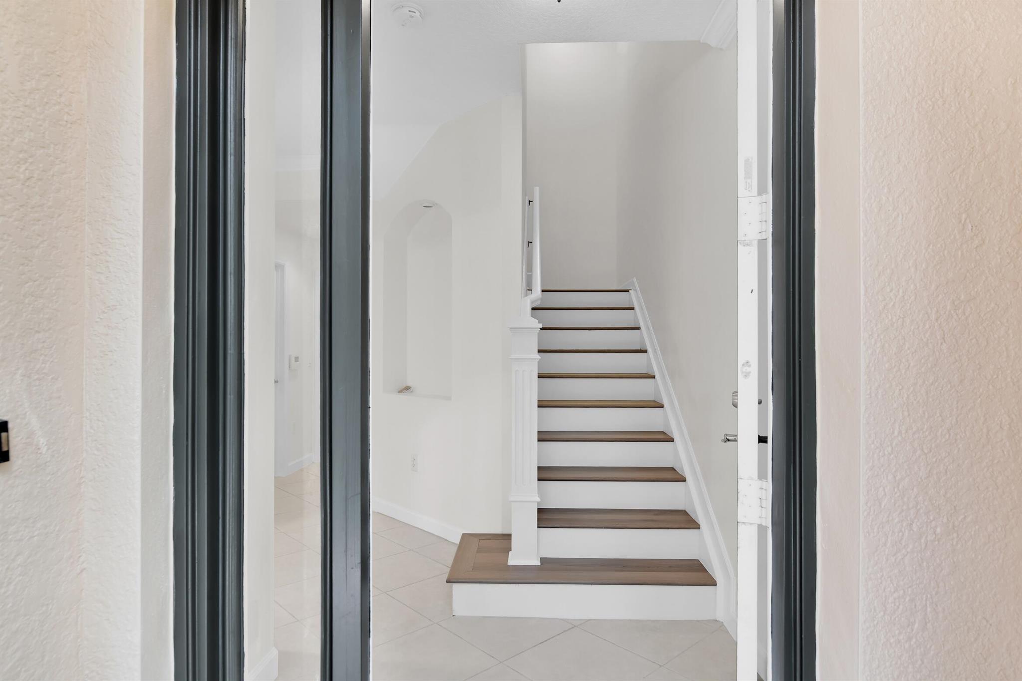 HARBOUR OAKS - Residential Lease