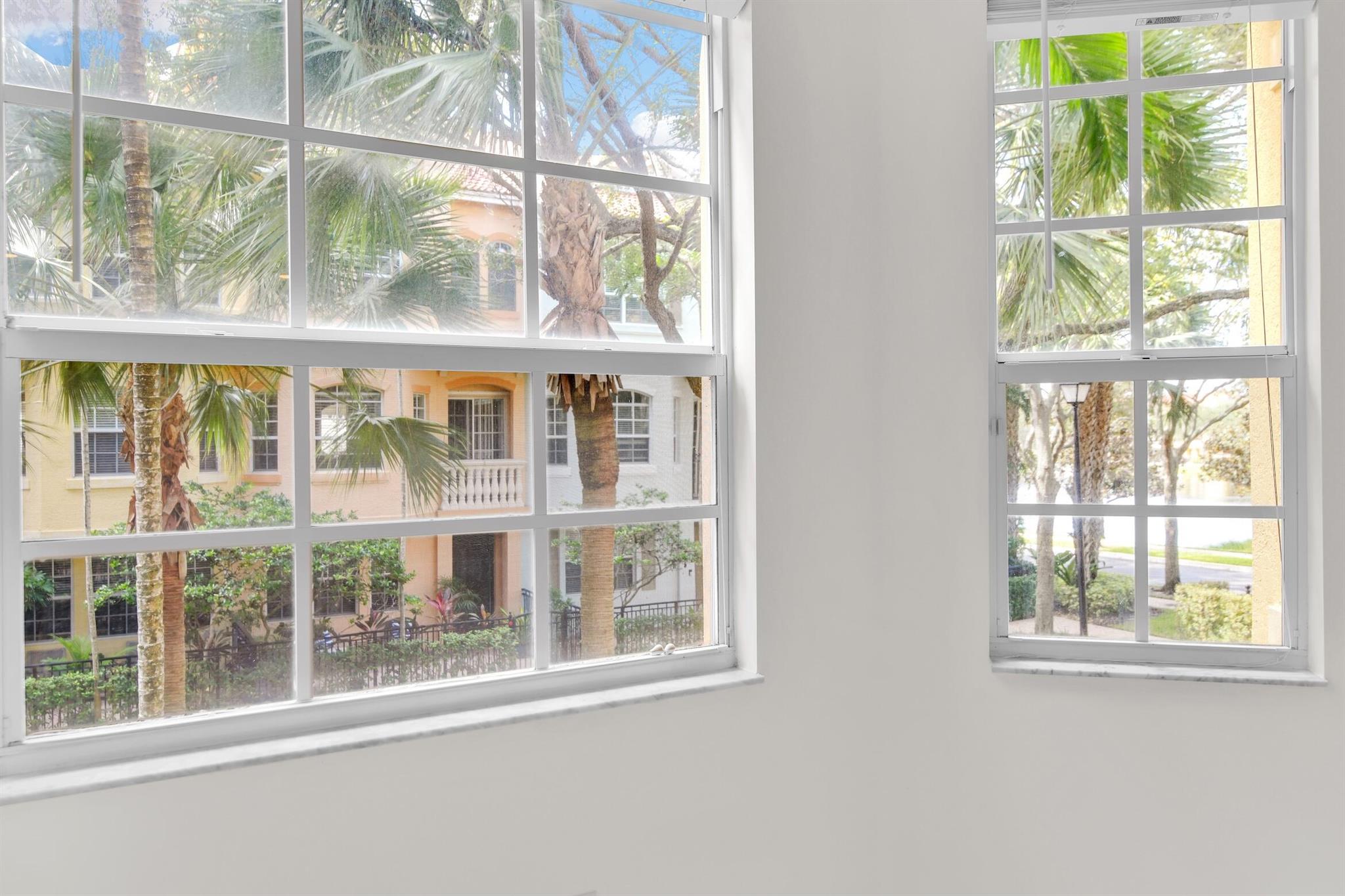 HARBOUR OAKS - Residential Lease
