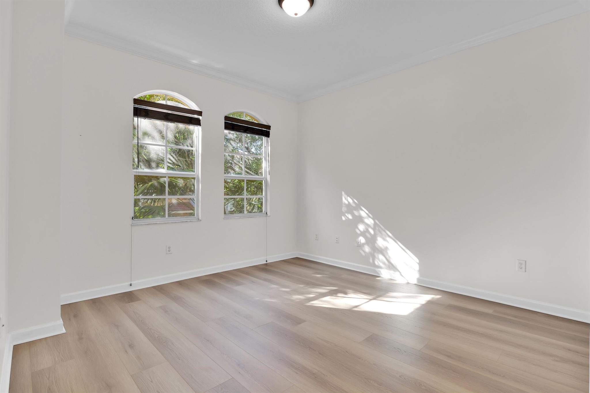 HARBOUR OAKS - Residential Lease