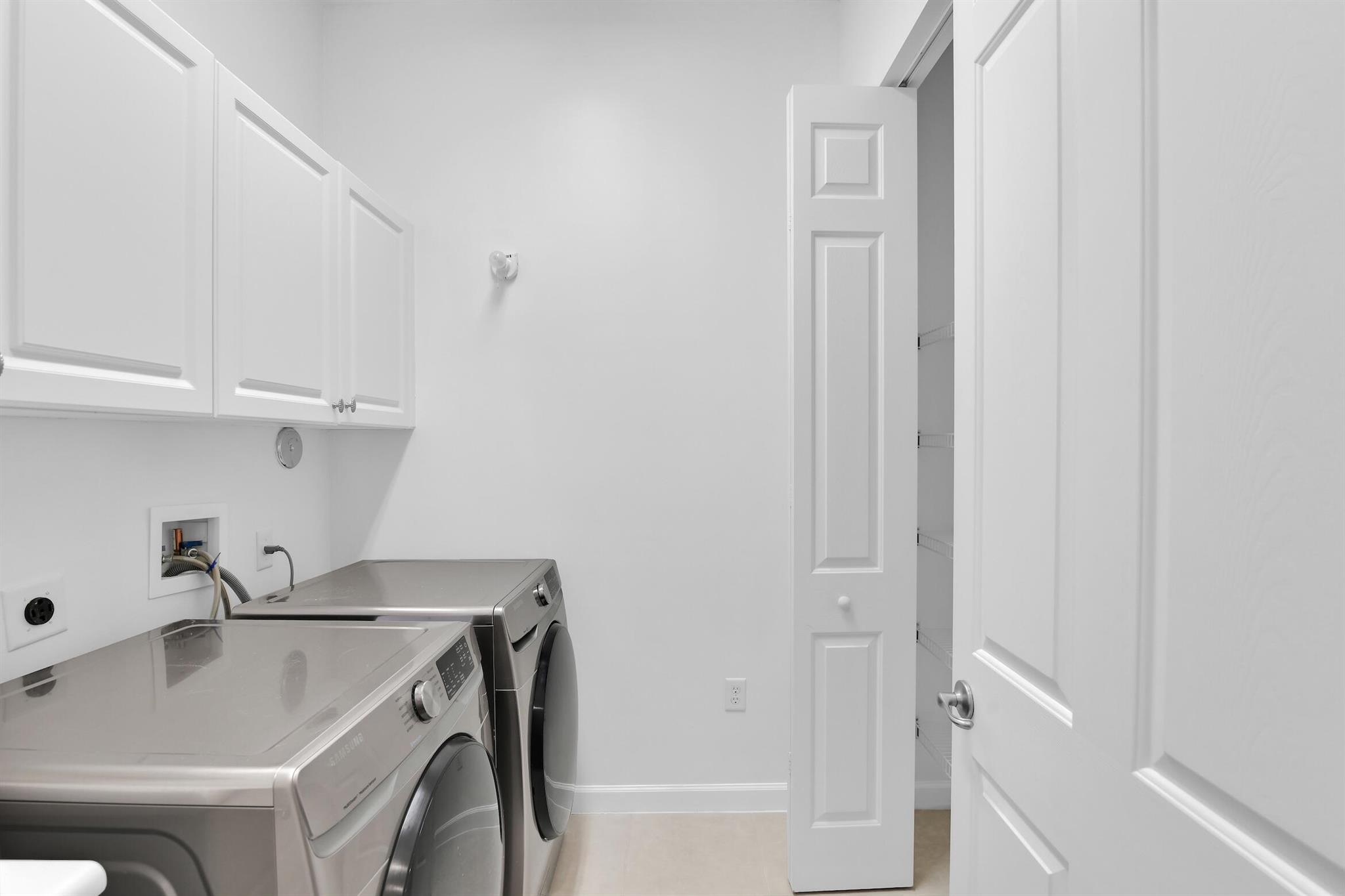 HARBOUR OAKS - Residential Lease
