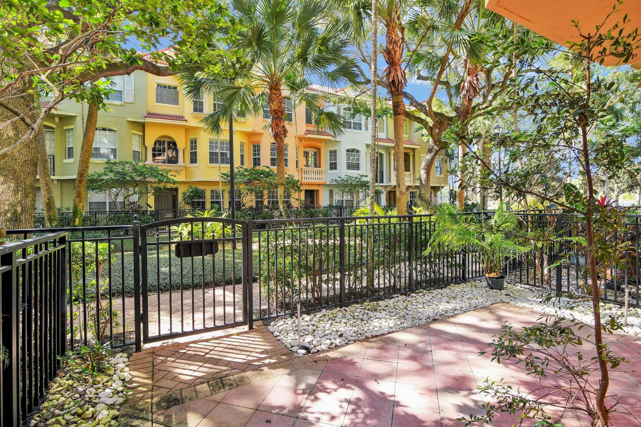 HARBOUR OAKS - Residential Lease
