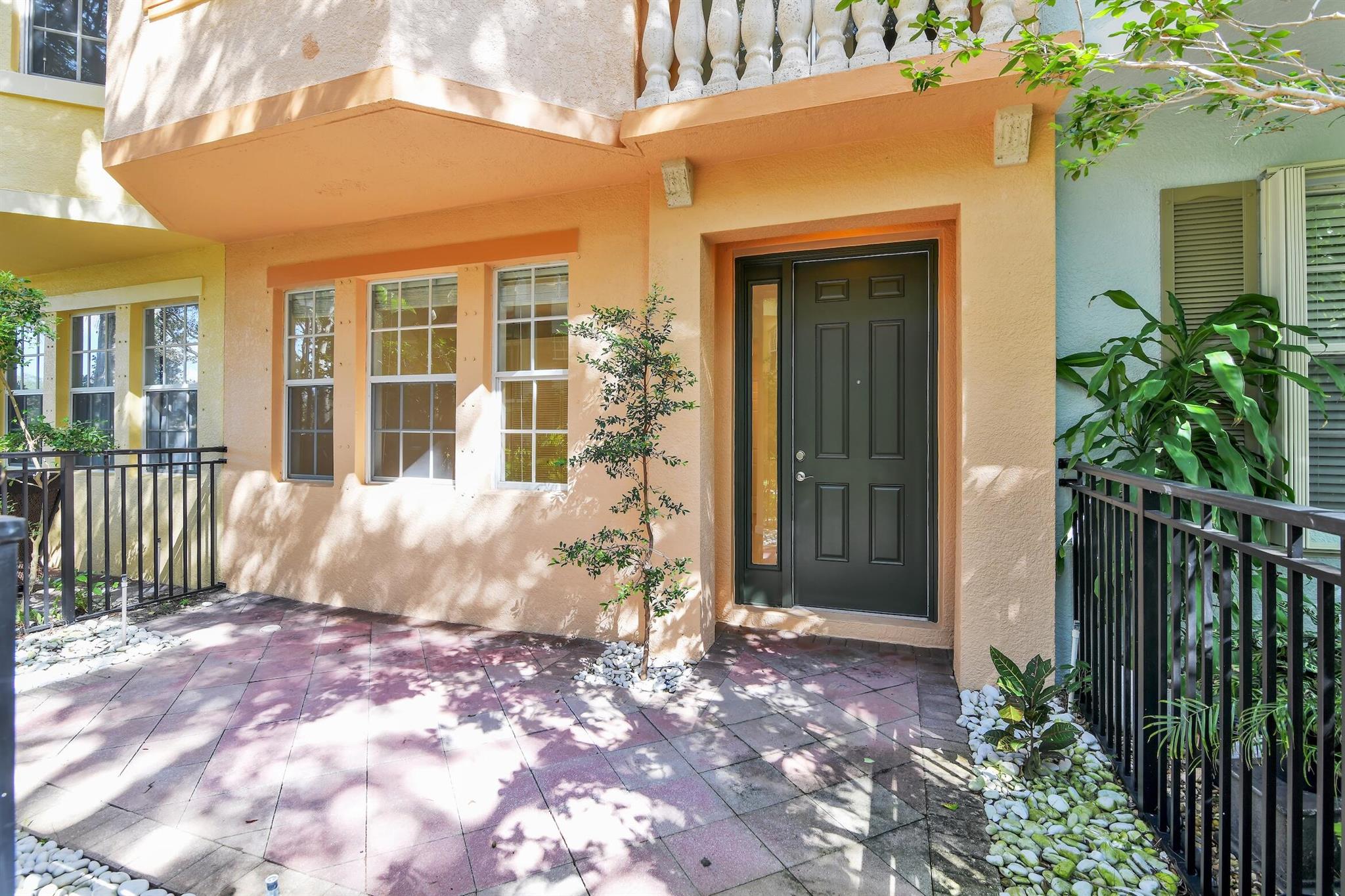 HARBOUR OAKS - Residential Lease