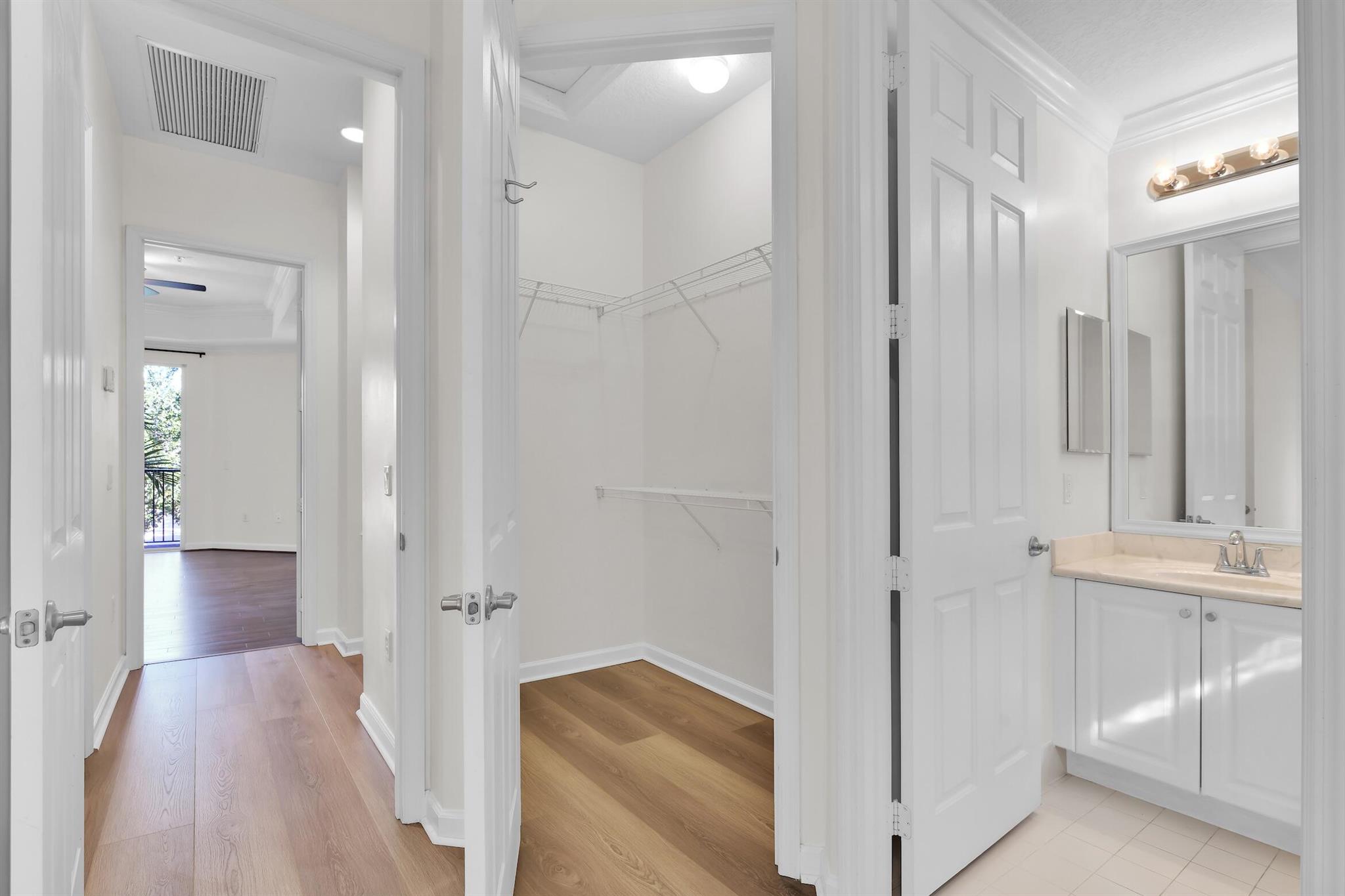 HARBOUR OAKS - Residential Lease