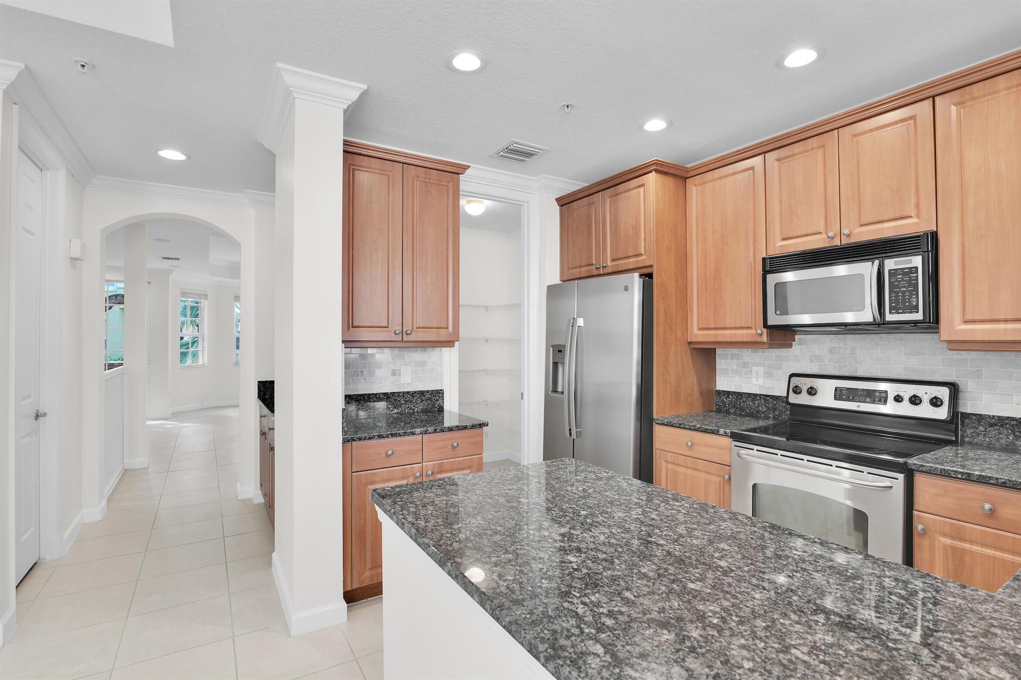 HARBOUR OAKS - Residential Lease