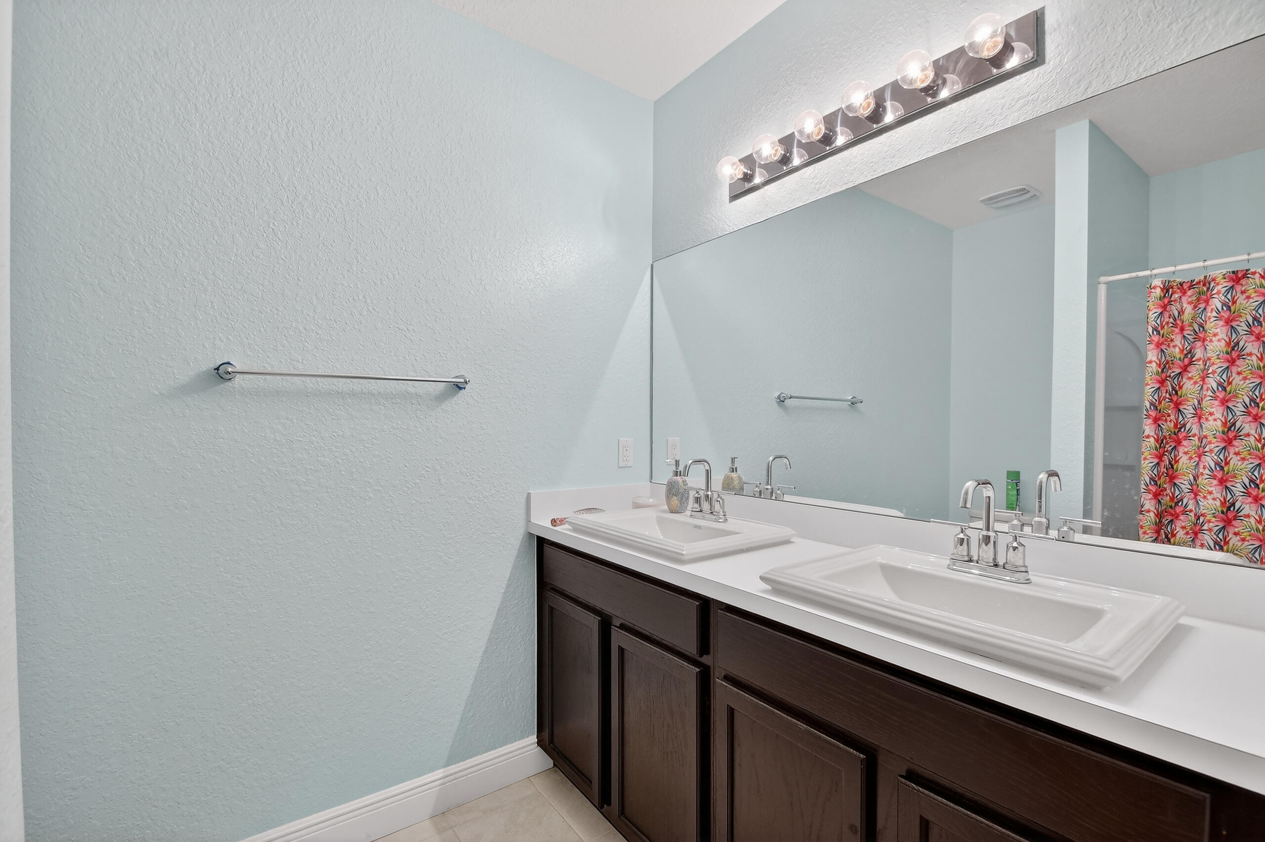 WHITNEY PARK - Residential