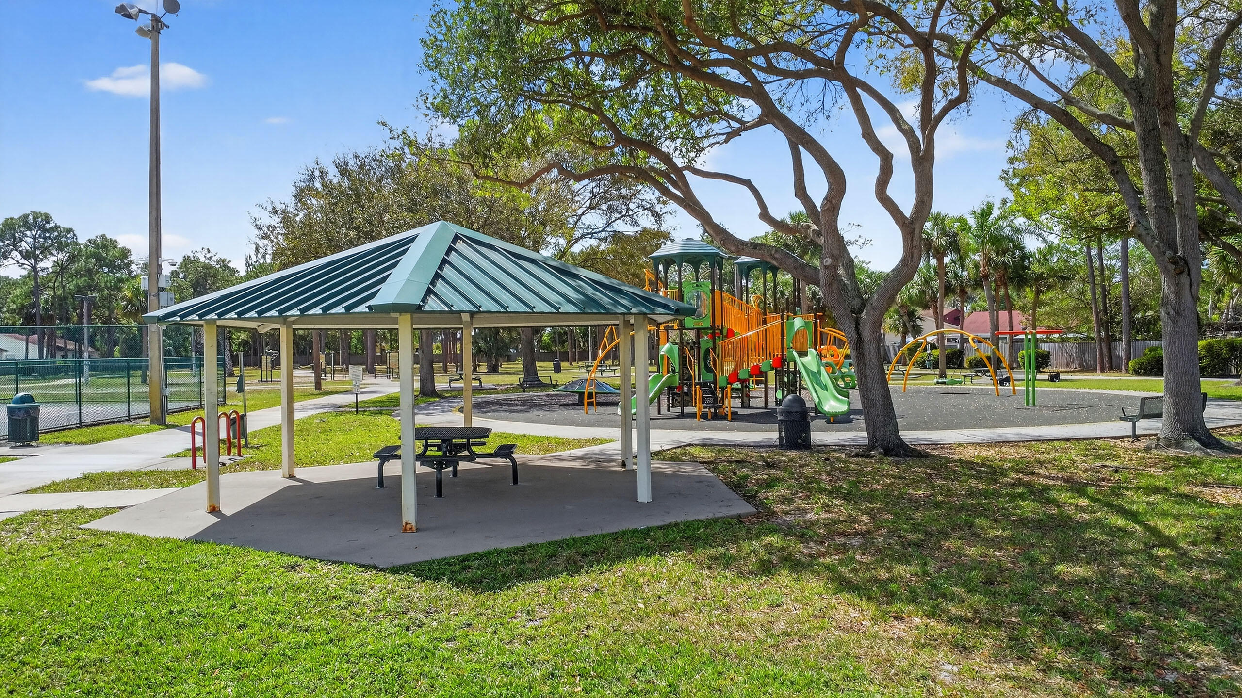 WHITNEY PARK - Residential