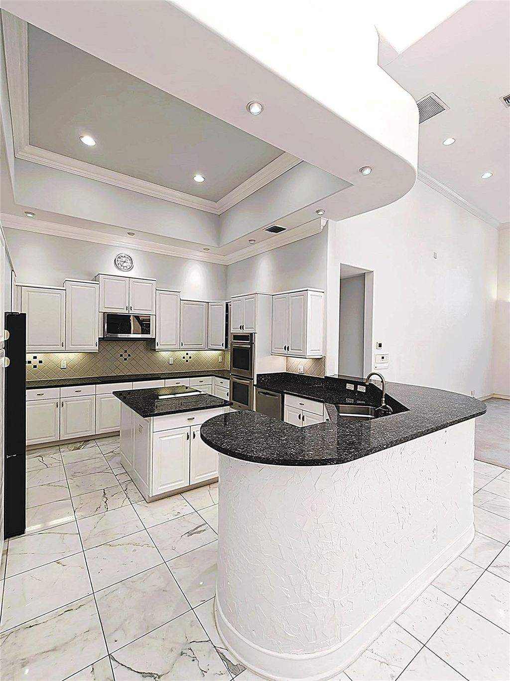 Photo of 2939 Paddock Lane, Weston, FL 33331 (MLS # F10550649)