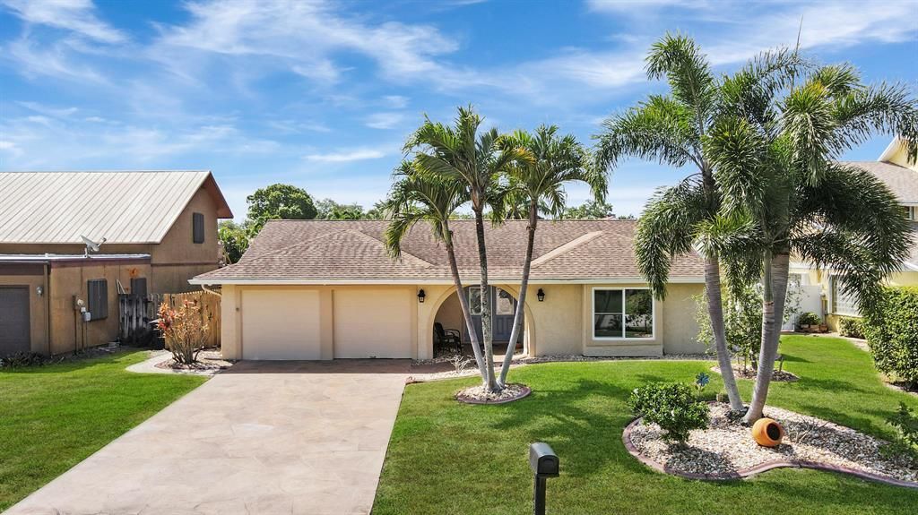 Photo of 1135 Rainwood Circle, Palm Beach Gardens, FL 33410 (MLS # R10707209)