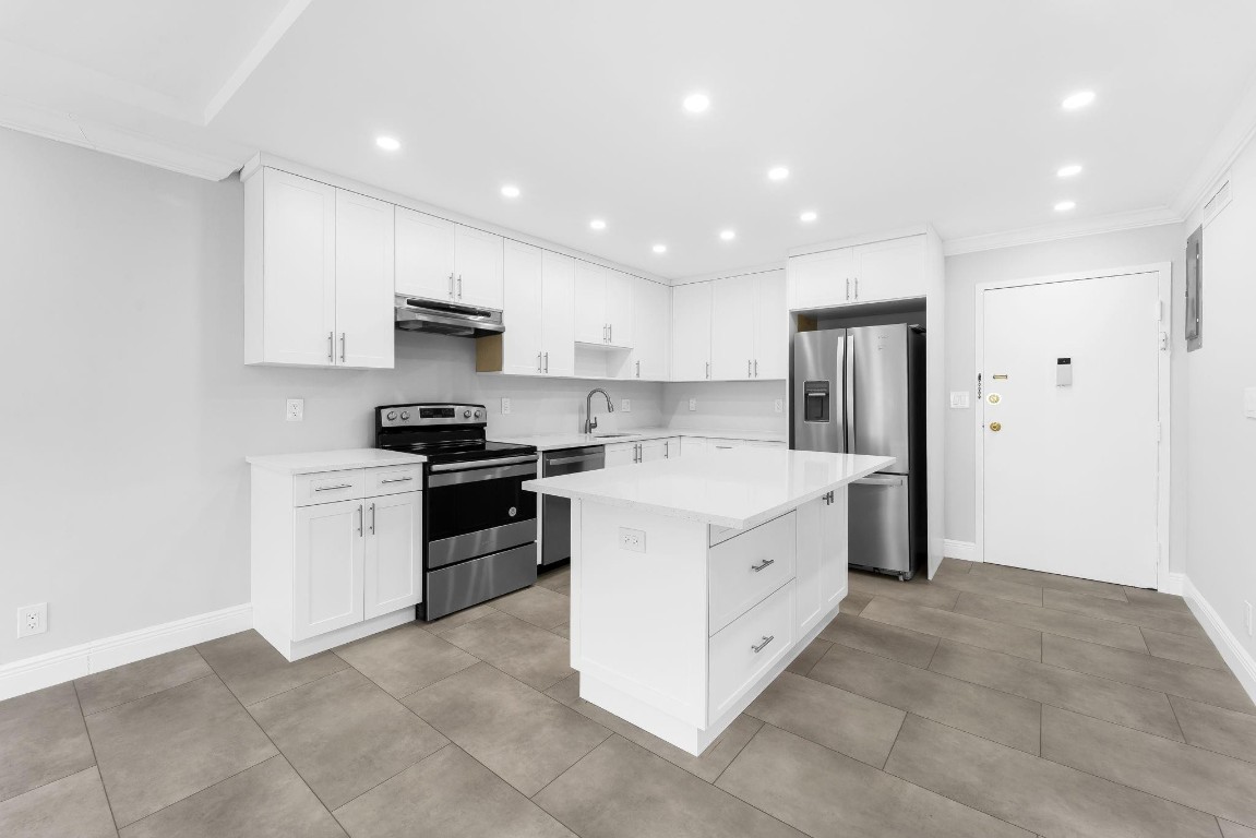 200 S Birch Road 408