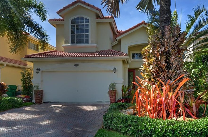 FANTASTIC LARGE HOME IN THE QUIET NATURE'S COVE COMMUNITY IN EAST DANIA. YOU WILL LOVE THE GREAT OPEN FLOOR PLAN WITH SOARING CEILINGS AND WOOD FLOORS . THIS WONDERFUL HOME FEATURES 2 MASTER BEDROOM SUITES - ONE ON THE FIRST FLOOR PLUS A LARGE LOFT AREA THAT COULD EASILY BE THE 4TH BEDROOM. REMODELED KITCHEN.  BEAUTIFUL PRIVATE SCREENED IN PATIO WITH A WONDERFUL HOTTUB THAT HEATS UP IN MINUTES. GARAGE IS A MAN'S DREAM CAVE AND HAS PLENTY OF STORAGE. YOU ARE MINUTES TO THE AIRPORT AND BEACH.