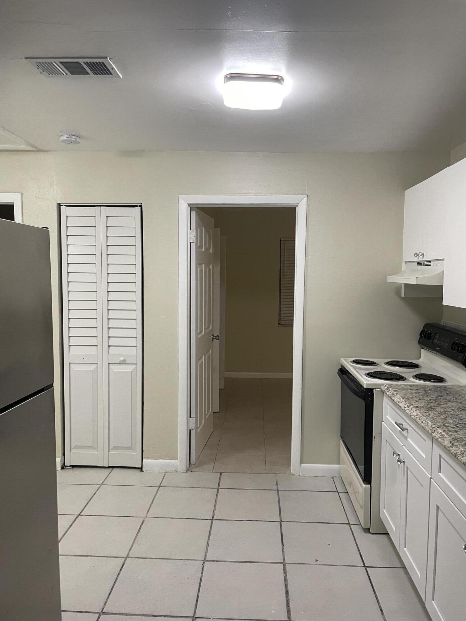 CLOWS - Residential Lease