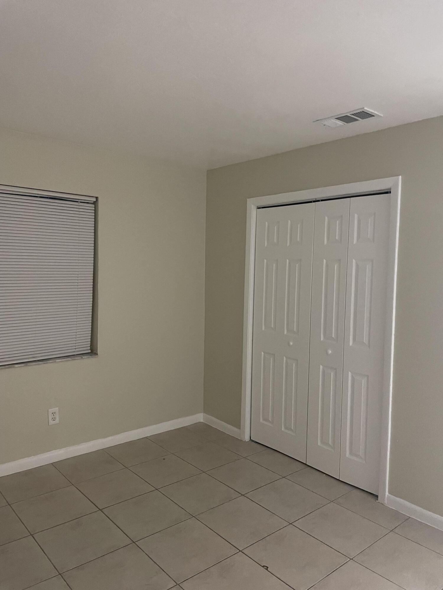 CLOWS - Residential Lease