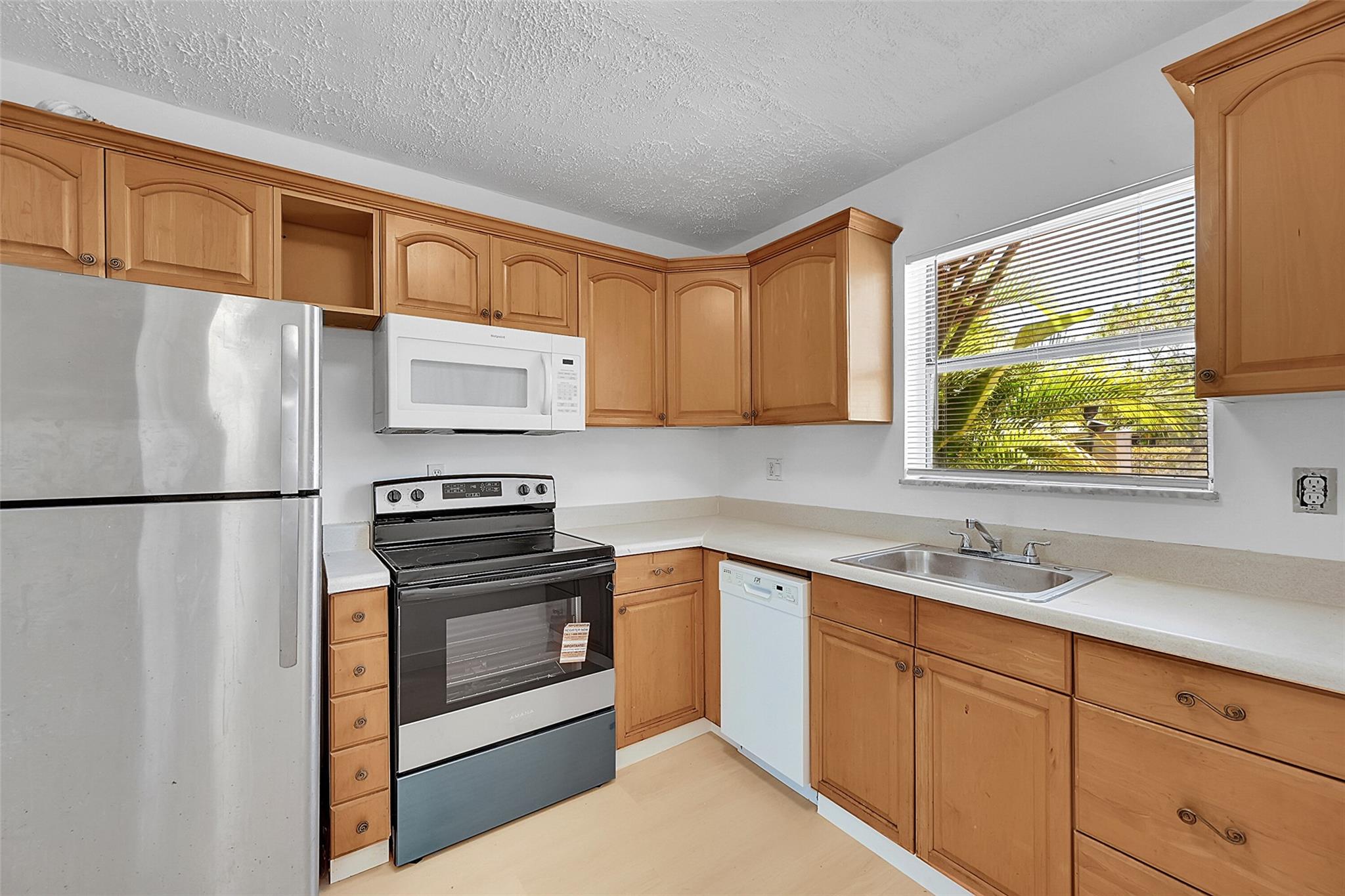 LAKESHORE TOWNHOMES CONDO - Residential