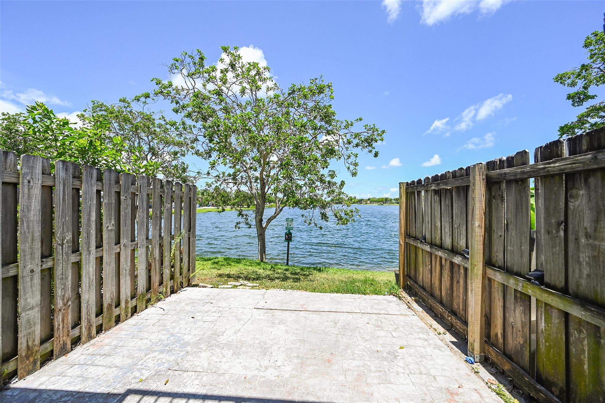 LAKESHORE TOWNHOMES CONDO - Residential